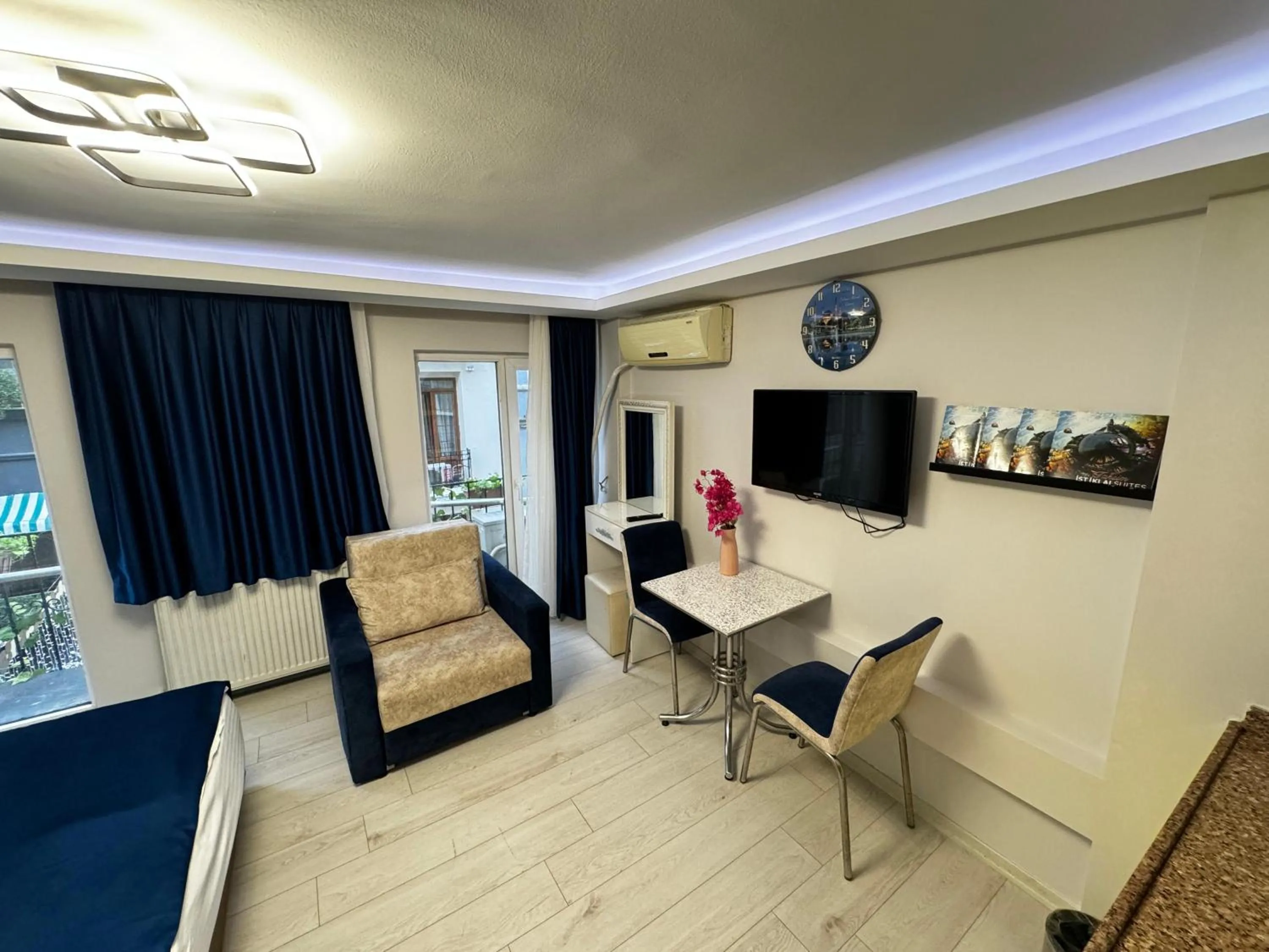 Communal lounge/ TV room in Taksim Istiklal Suites