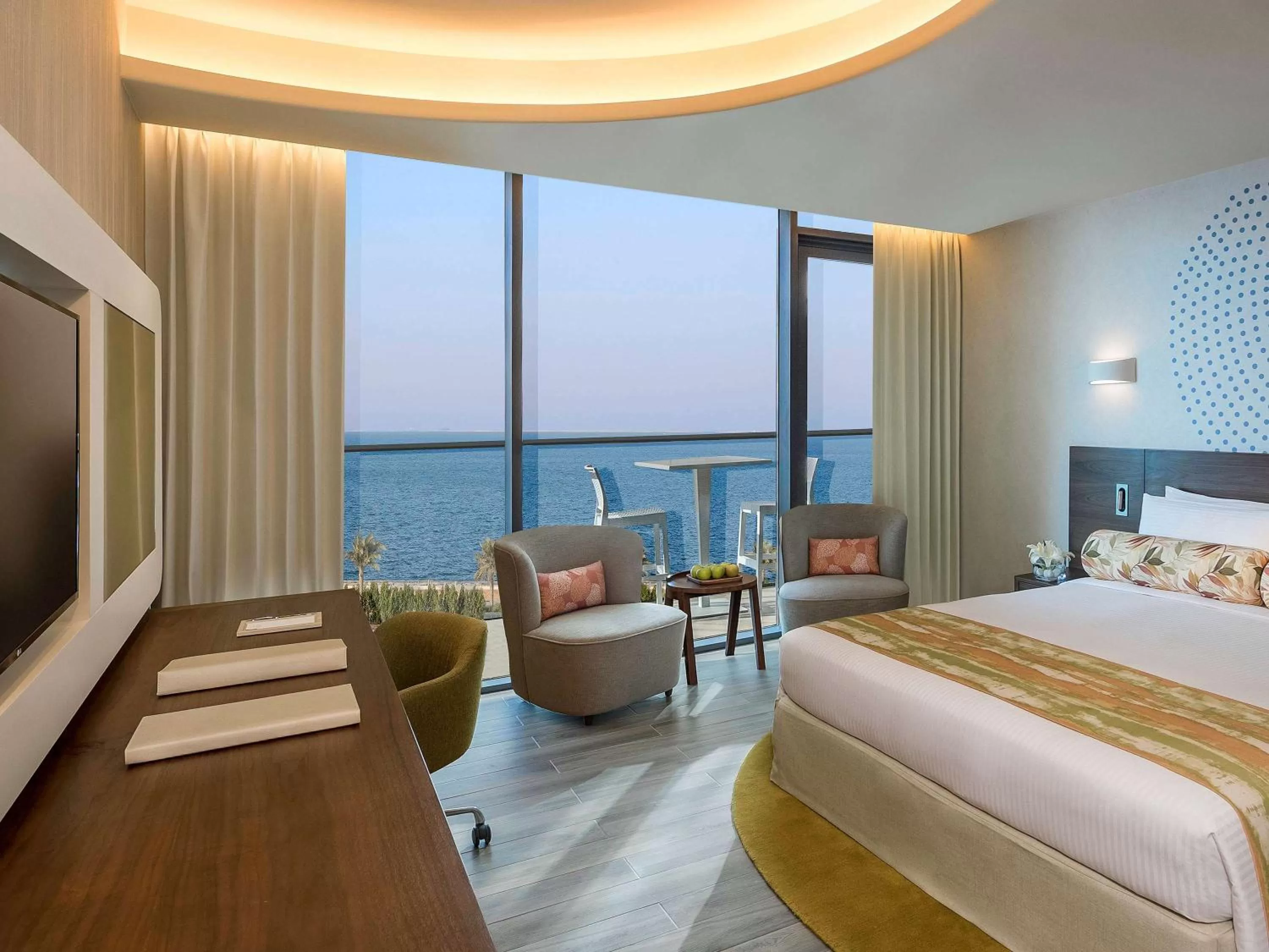 Photo of the whole room, Bed in The Retreat Palm Dubai MGallery by Sofitel
