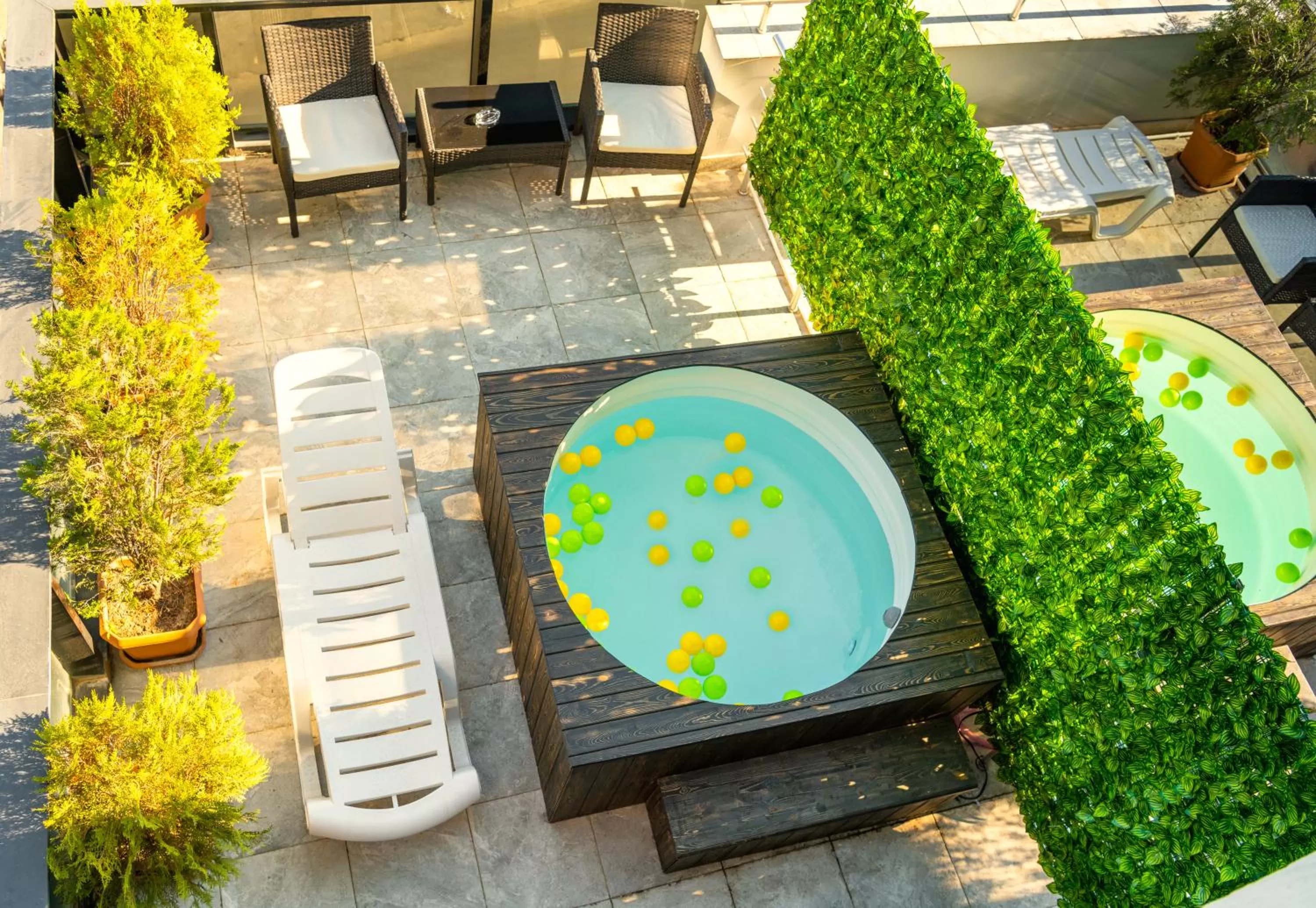 Hot Tub, Pool View in BG Palace Hotel