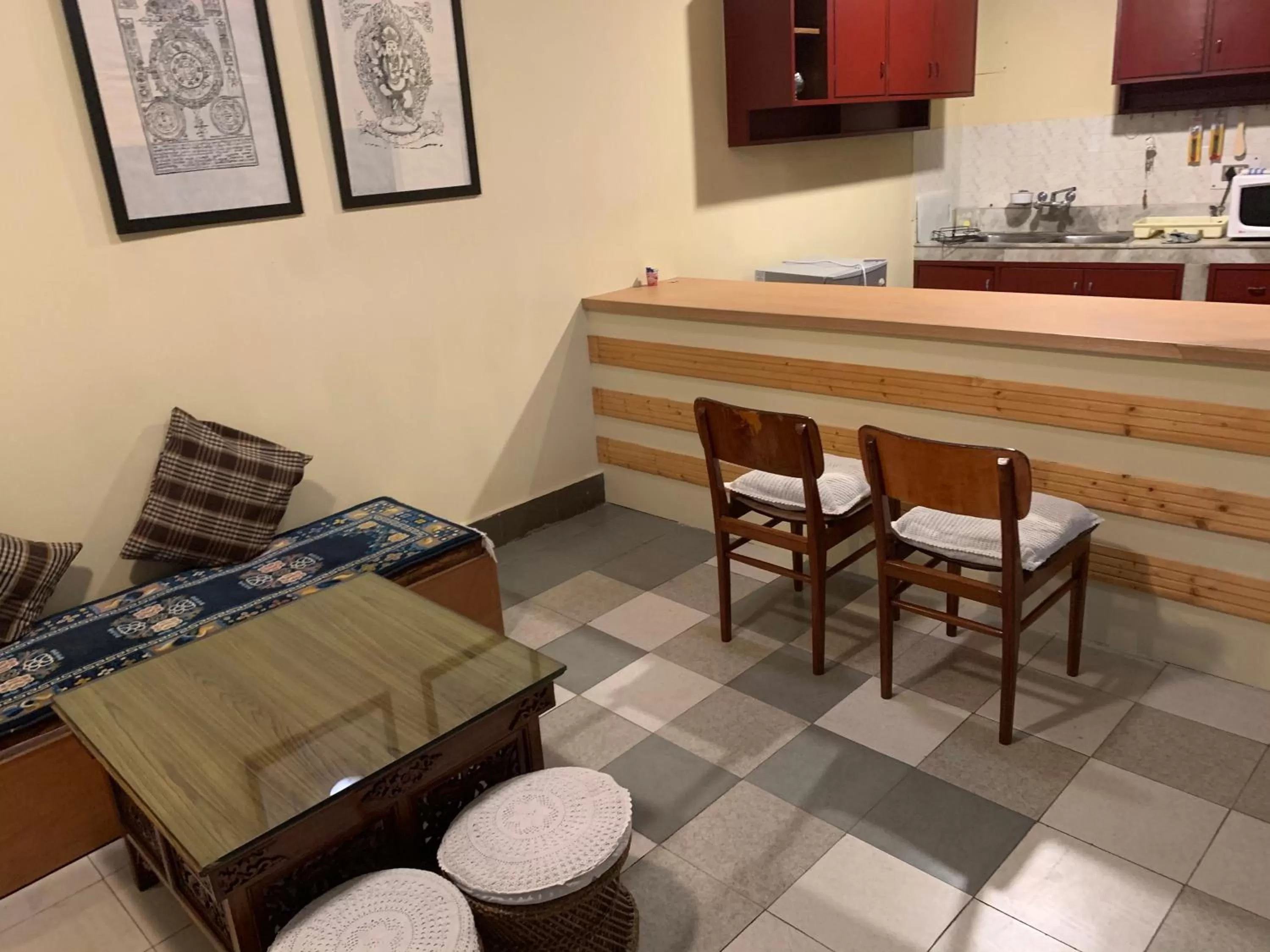 Kitchen or kitchenette, Dining Area in Hotel Tarayana