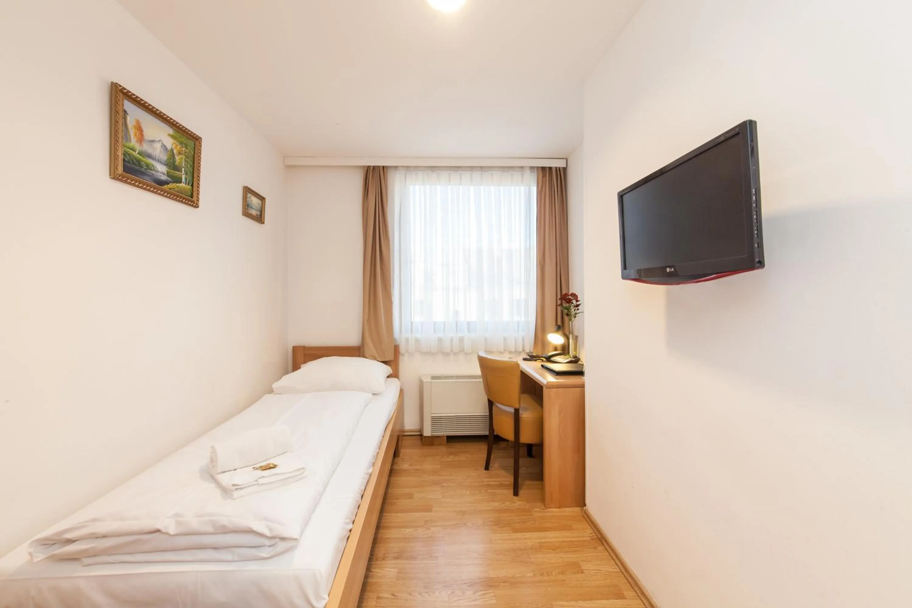 TV and multimedia, Bed in Hotel Kaffeemühle