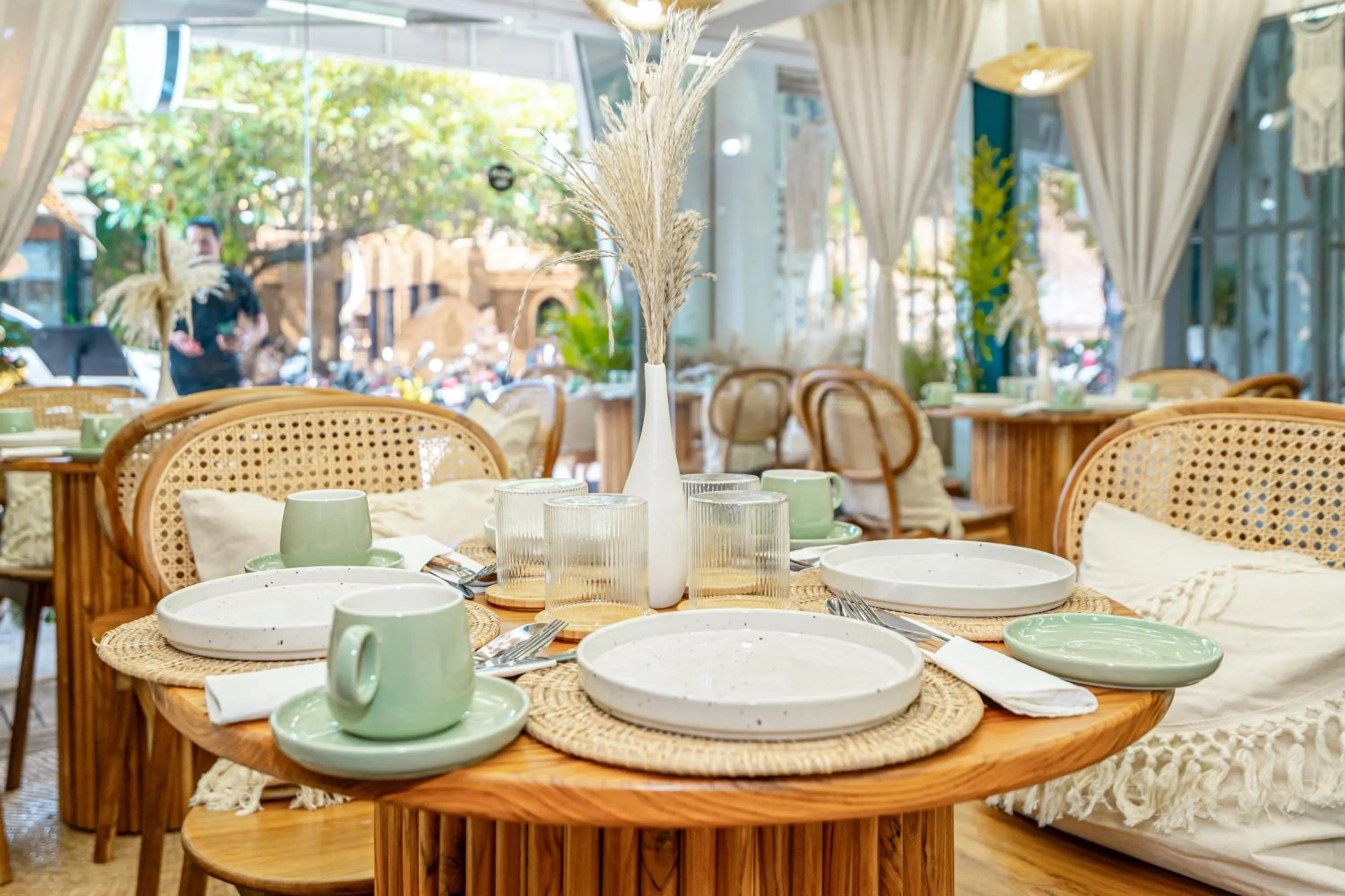 Restaurant/places to eat in The Color Kata