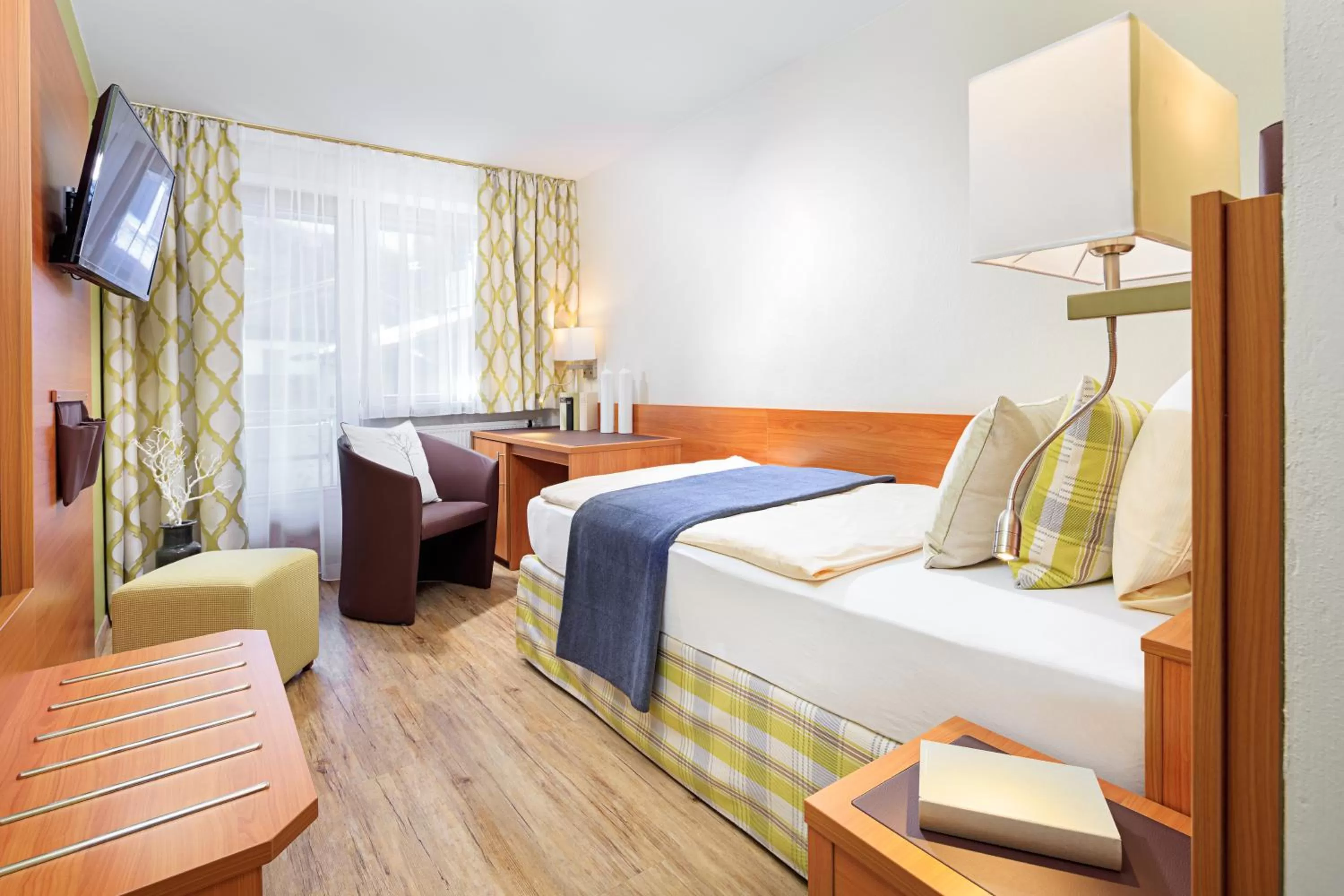 Photo of the whole room, Bed in Altstadthotel "Zum Hechten"