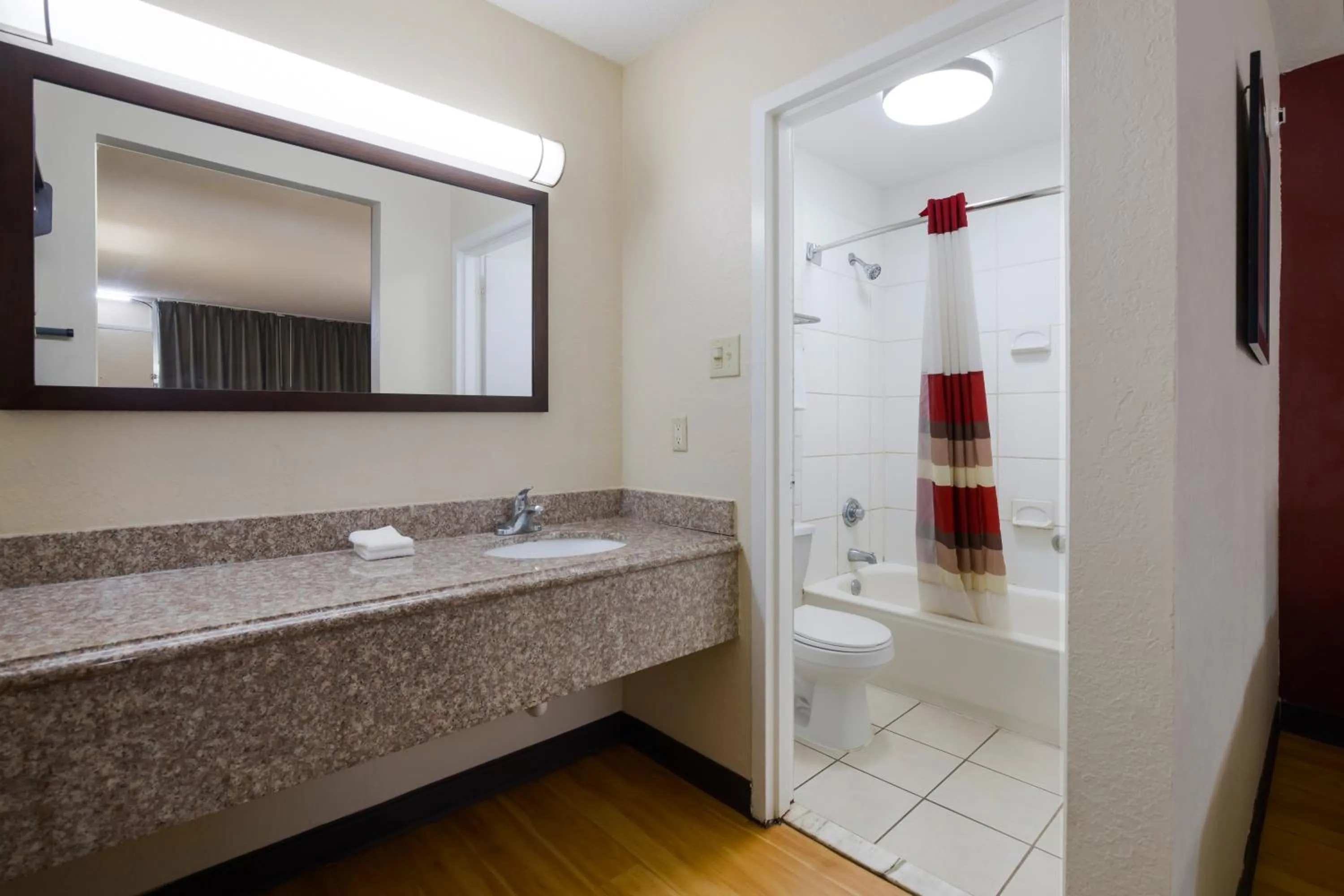 Bathroom in Horizon Inn & Suites