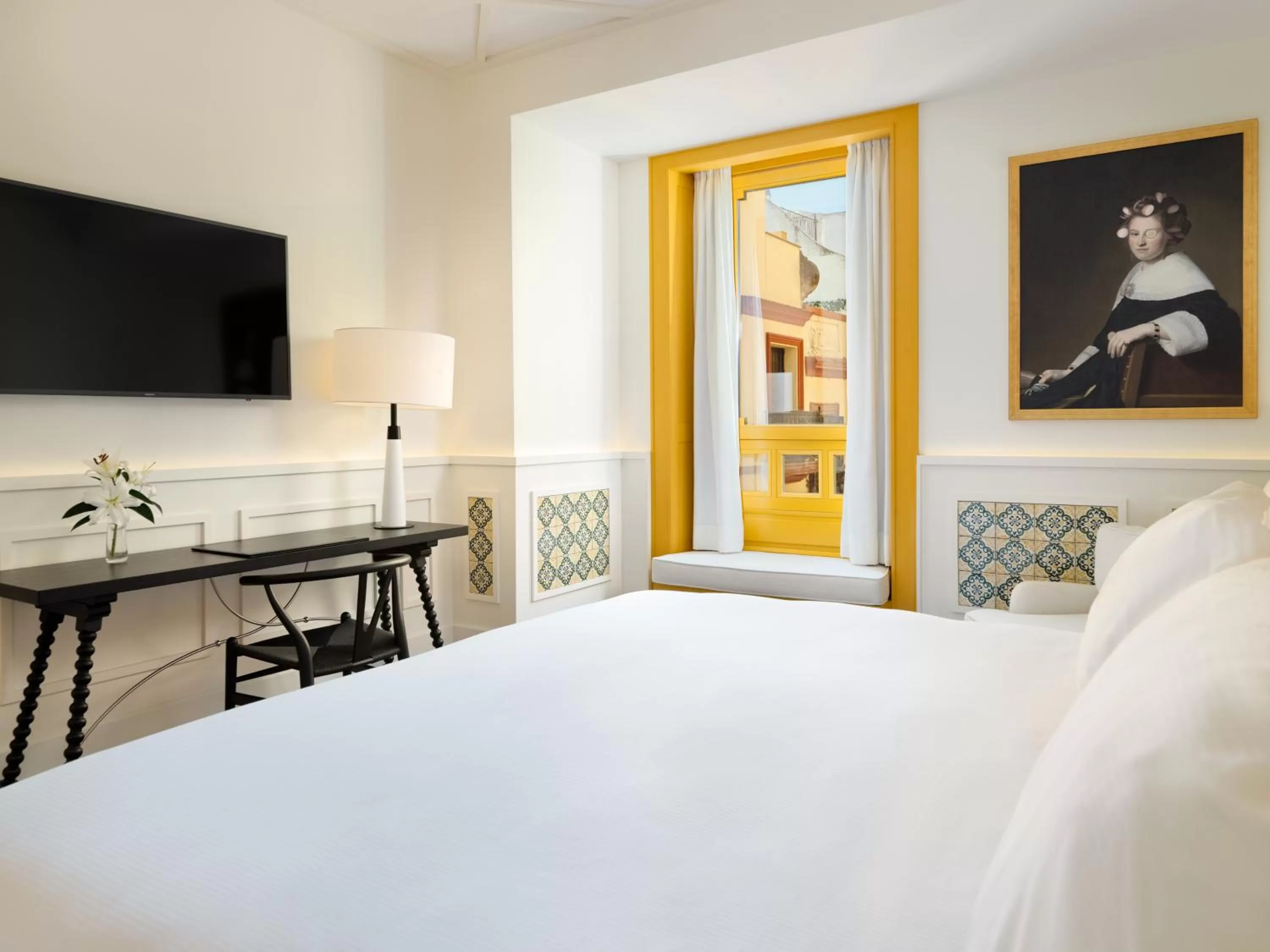 Photo of the whole room, Bed in H10 Casa de la Plata