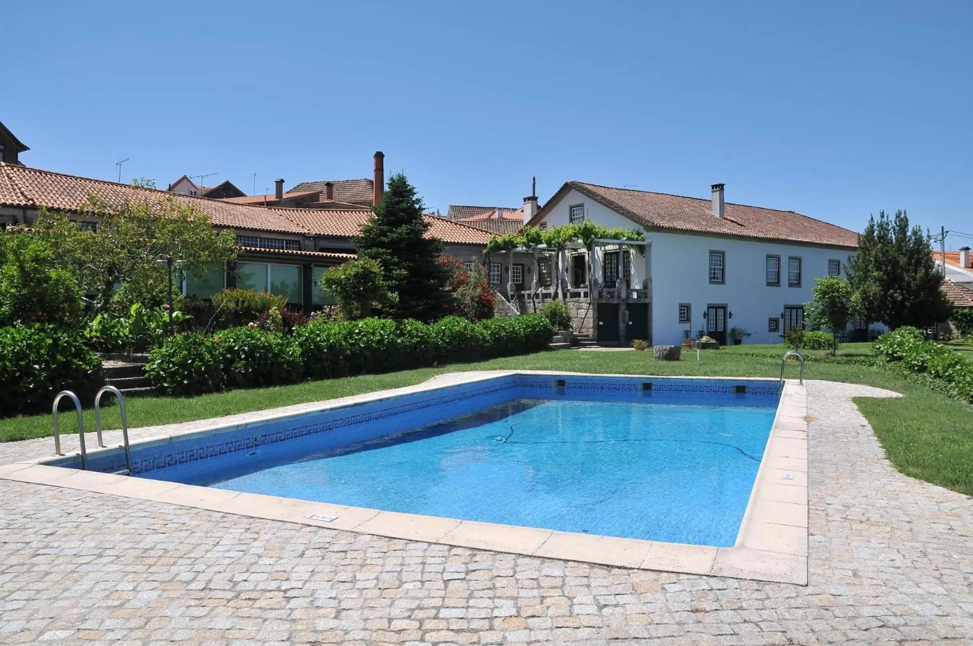 Property building in Casa de Santa Ana da Beira