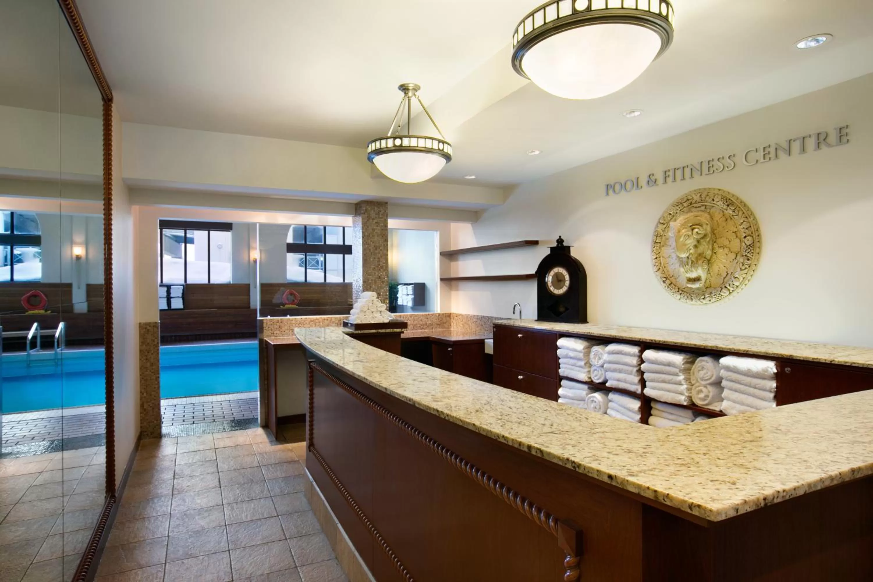 Swimming pool in Fairmont Château Lake Louise