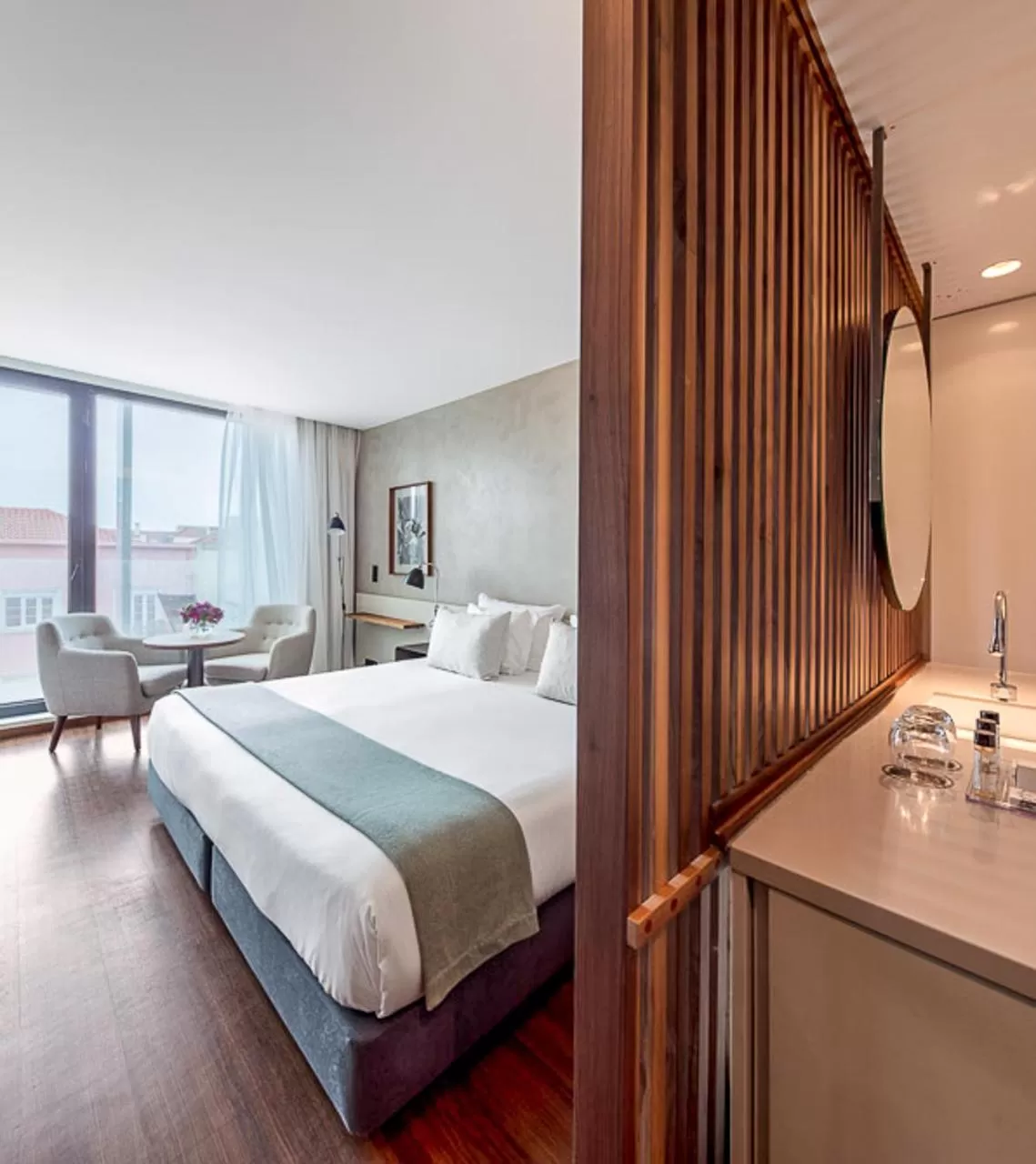 Toilet, Bed in Lux Lisboa Park