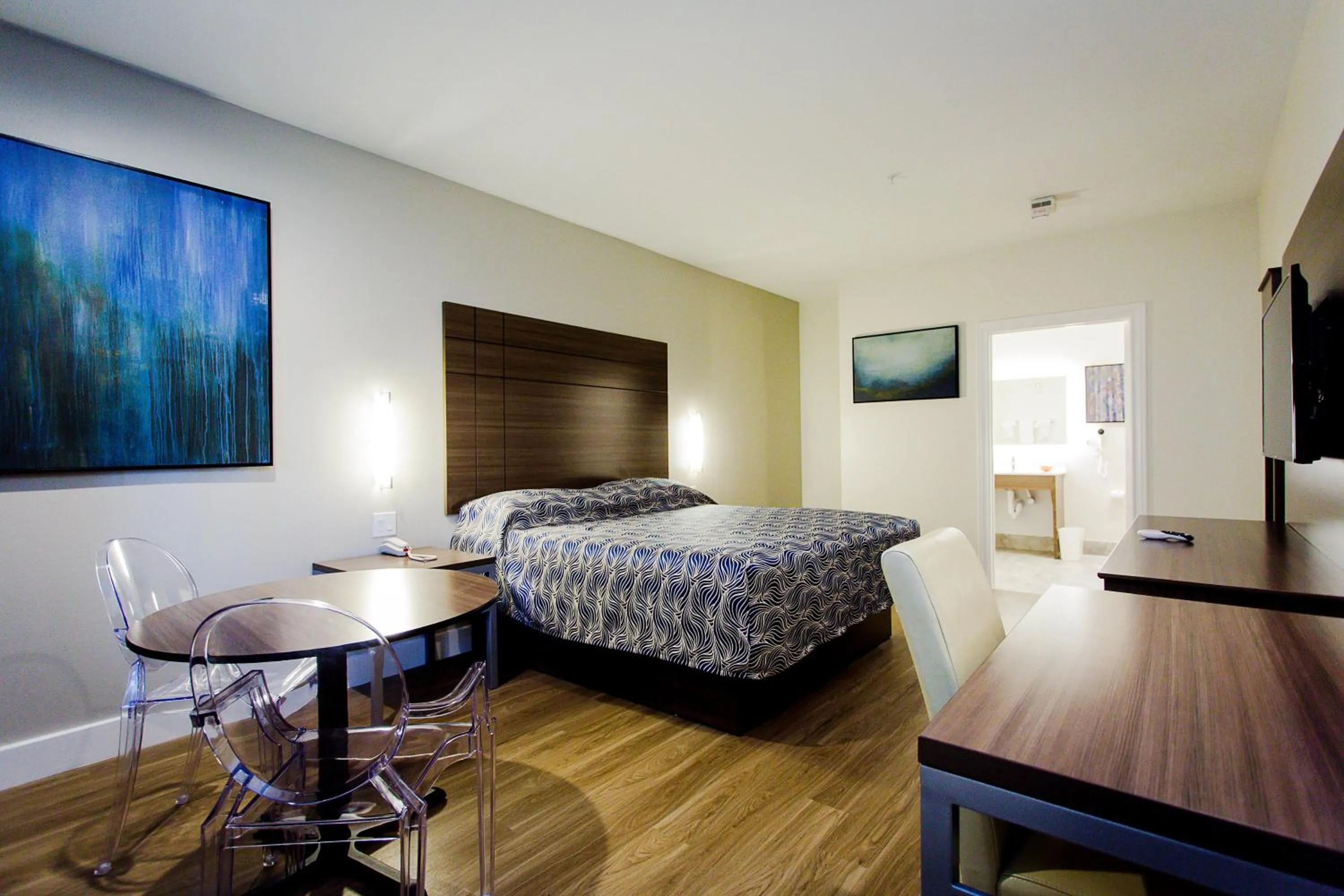 Bathroom, Bed in Palace Inn Blue US-59 & Gessner