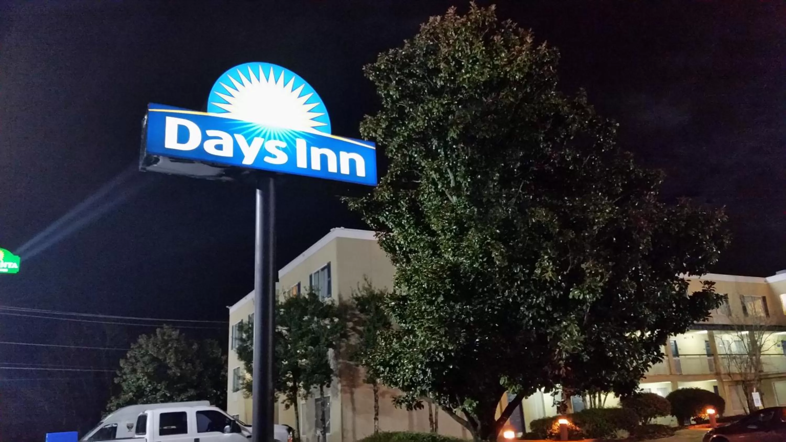 Property building in Days Inn by Wyndham Chattanooga/Hamilton Place