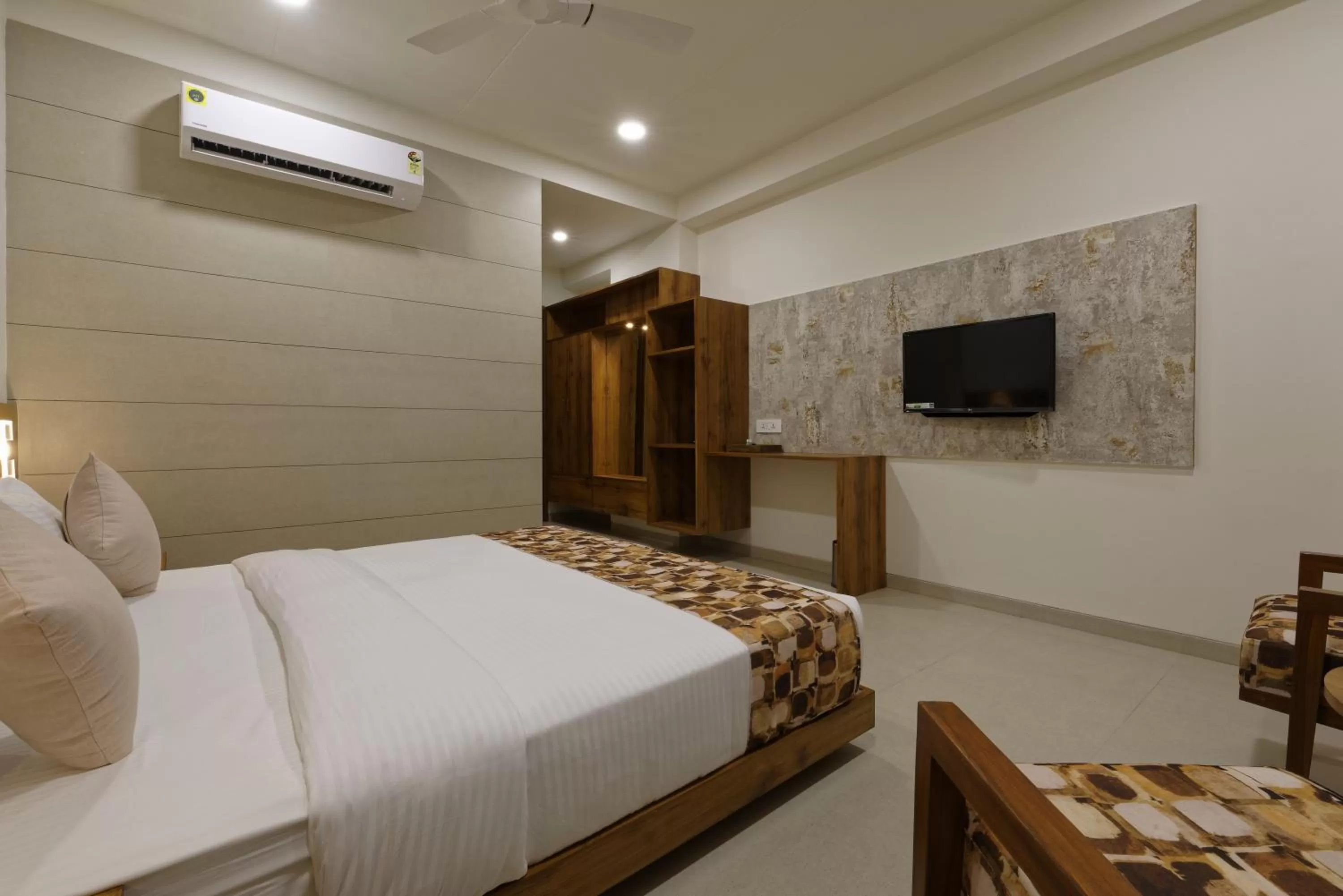 Standard King Room - single occupancy in HOTEL FLOURISH INTERNATIONAL