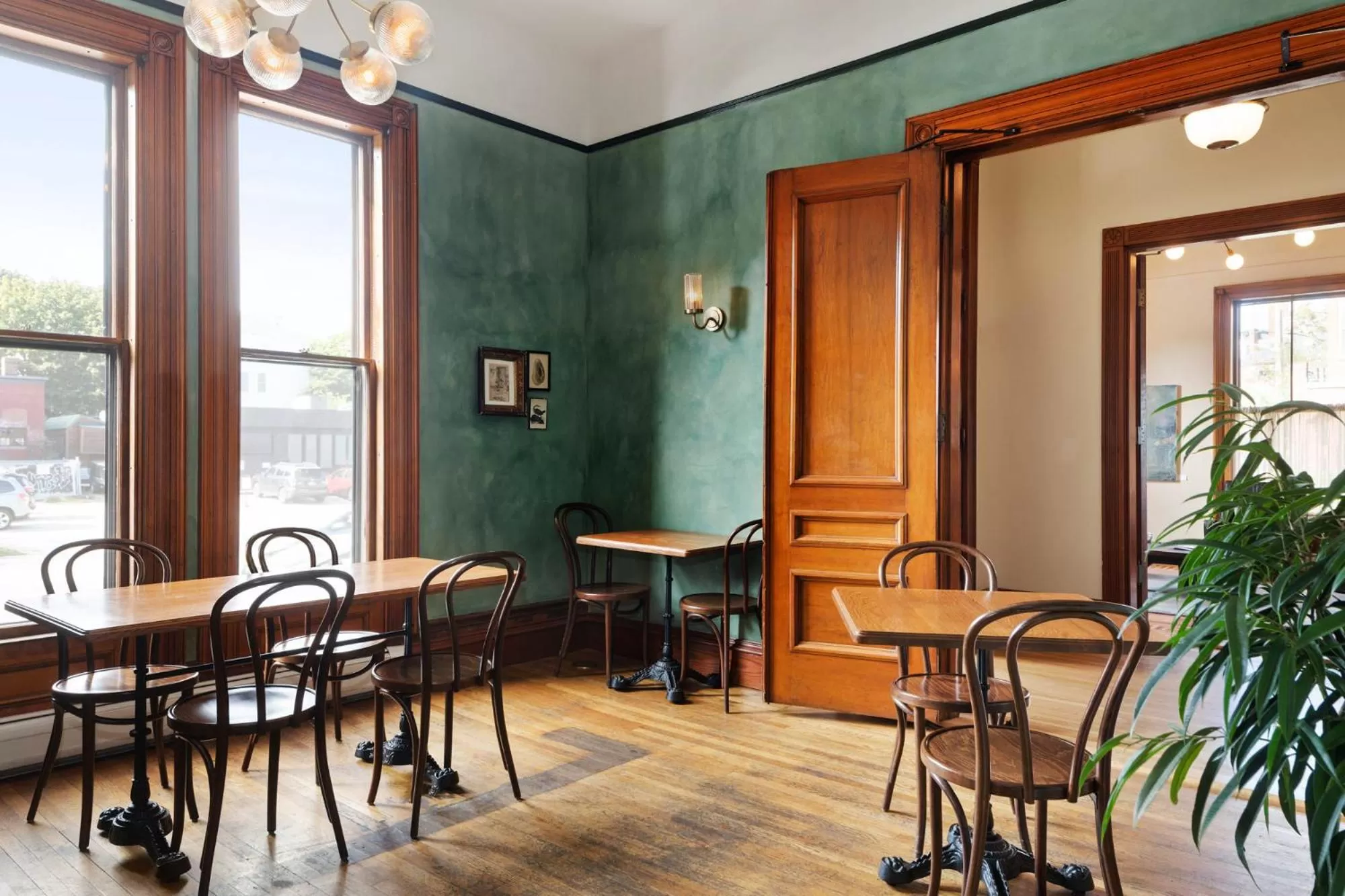 Communal lounge/ TV room in The Francis Hotel