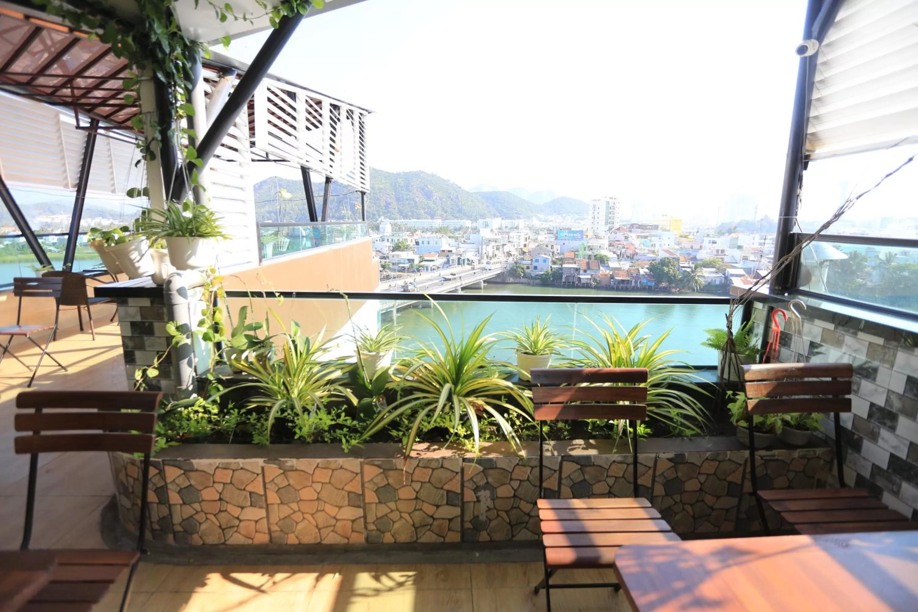 Moonlight Bay Hotel & Apartment