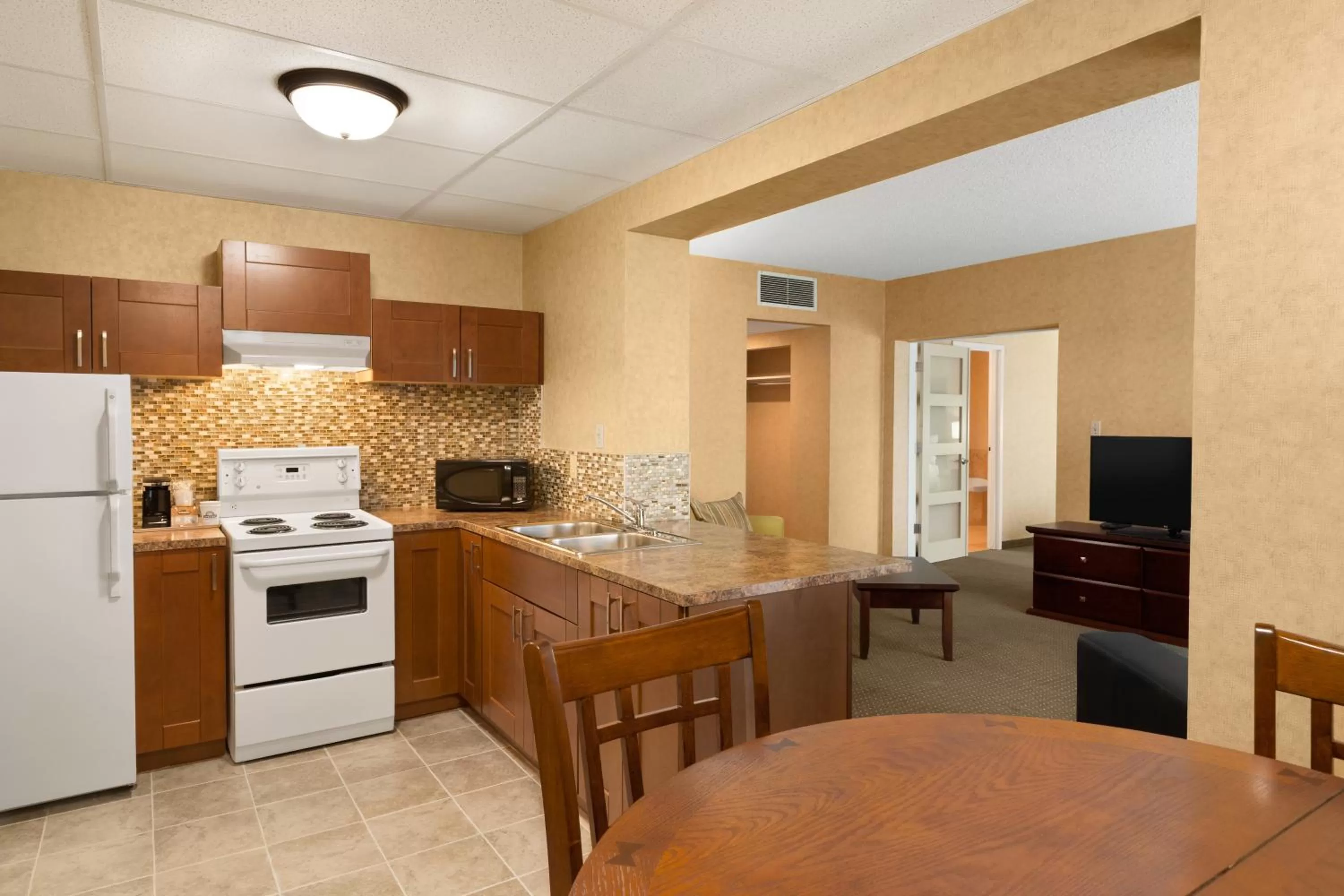 Kitchen or kitchenette in Days Inn by Wyndham Cranbrook Conference Centre