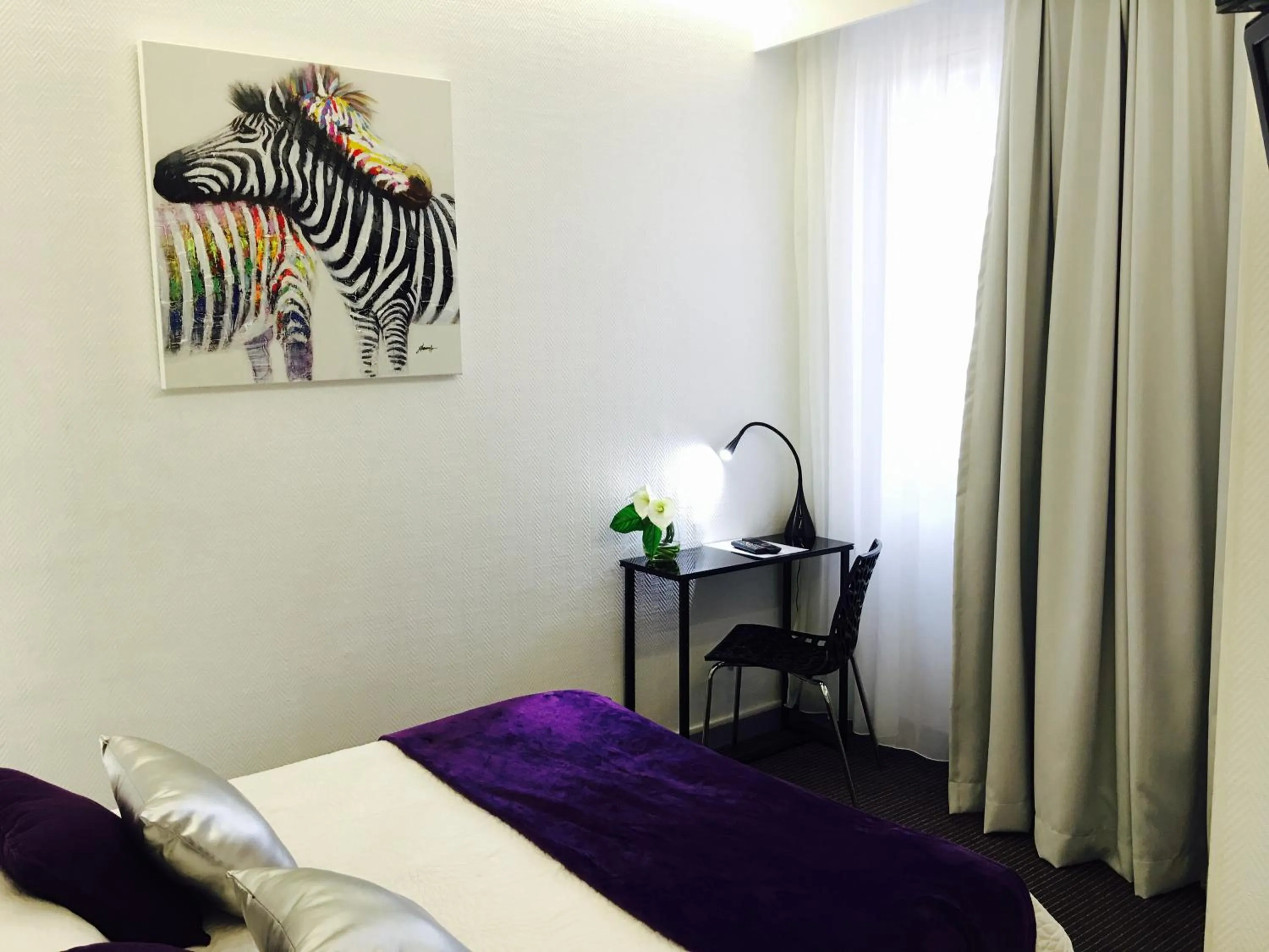 Bedroom, Bed in Hôtel Le Capitole