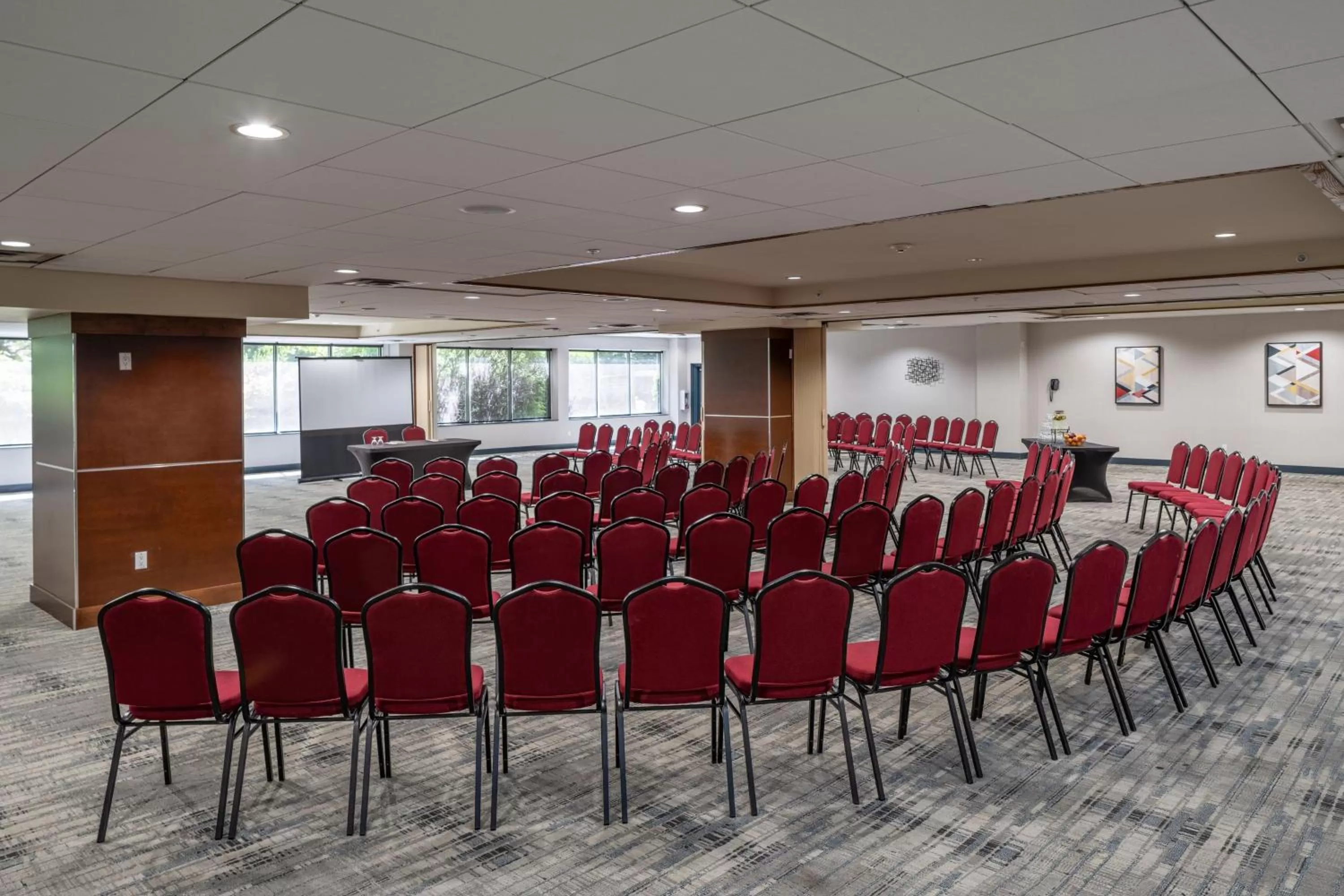 Meeting/conference room in Four Points by Sheraton Victoria Gateway
