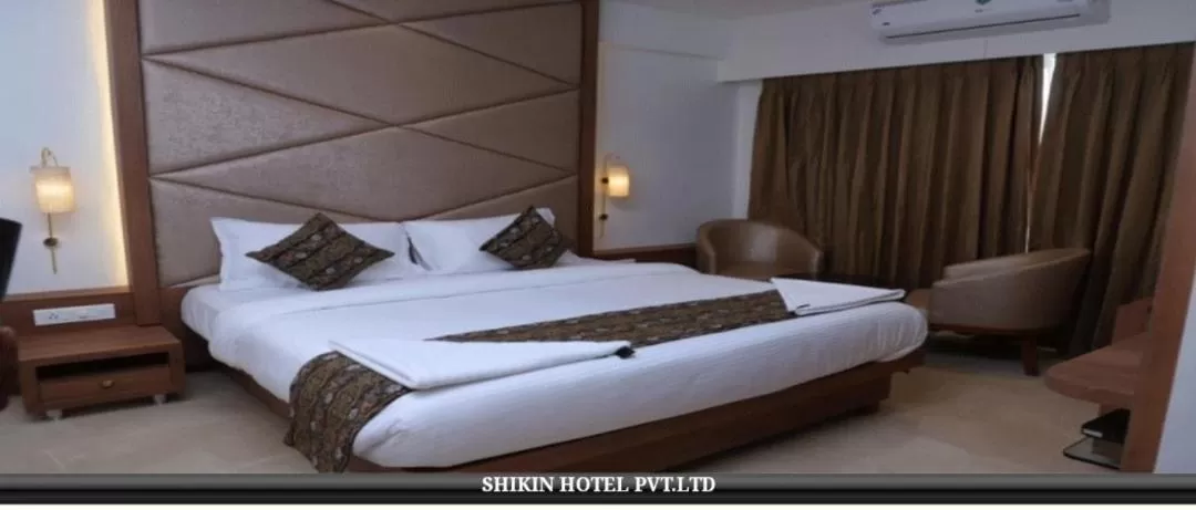 Bed in Shikin Hotels (Close to Palm Beach Road)