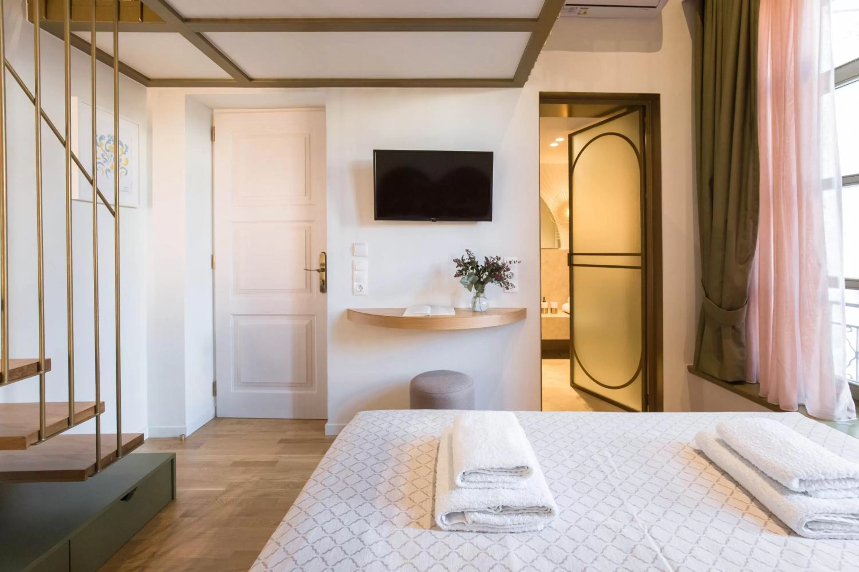 TV/Entertainment Center in Neratze Hammam Suites