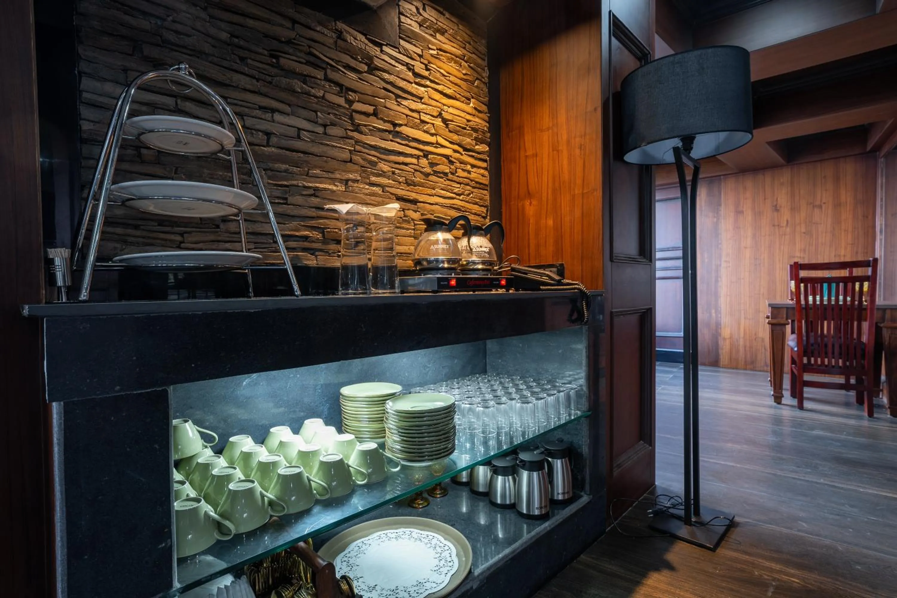 Restaurant/places to eat in The West Gate Posada By Summit