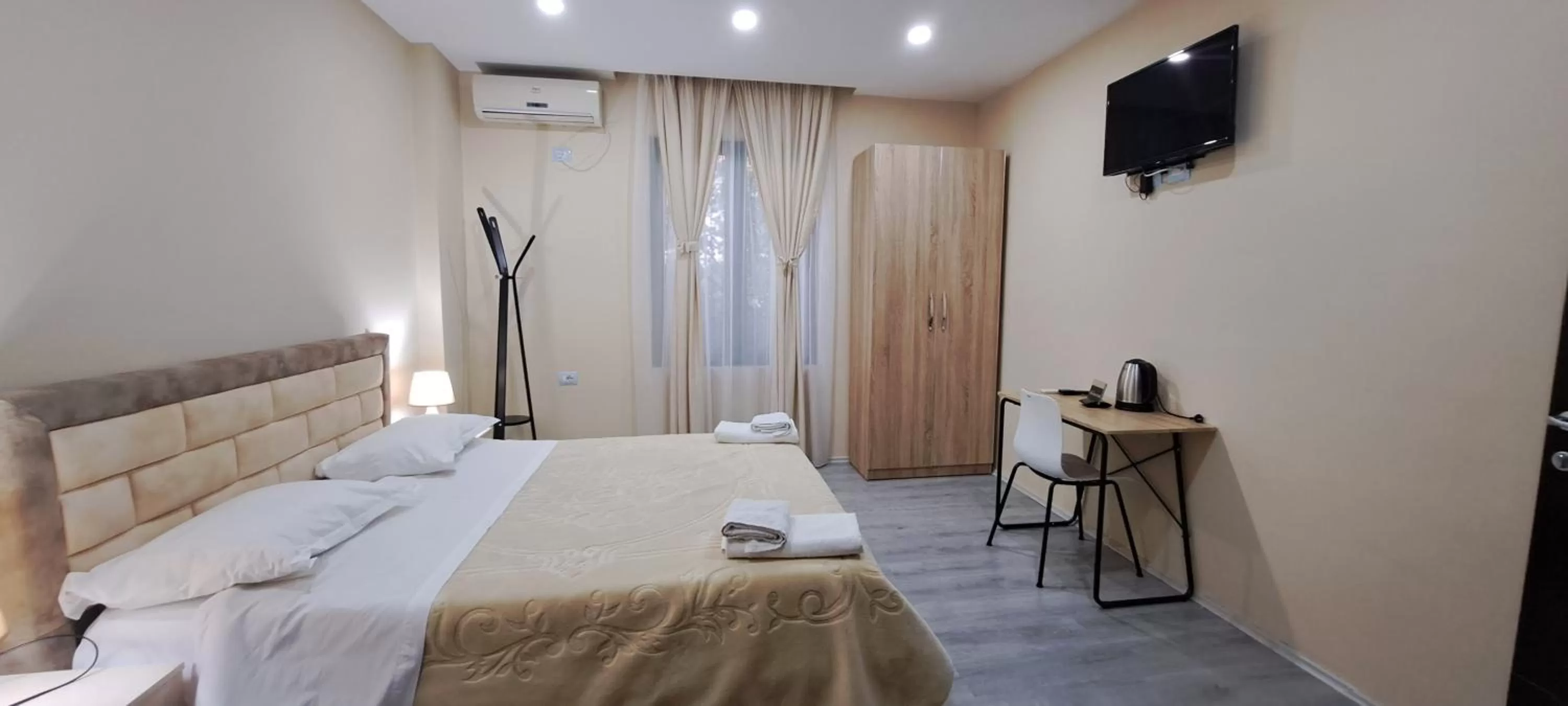 Bed in CityCenterHotel Shkoder