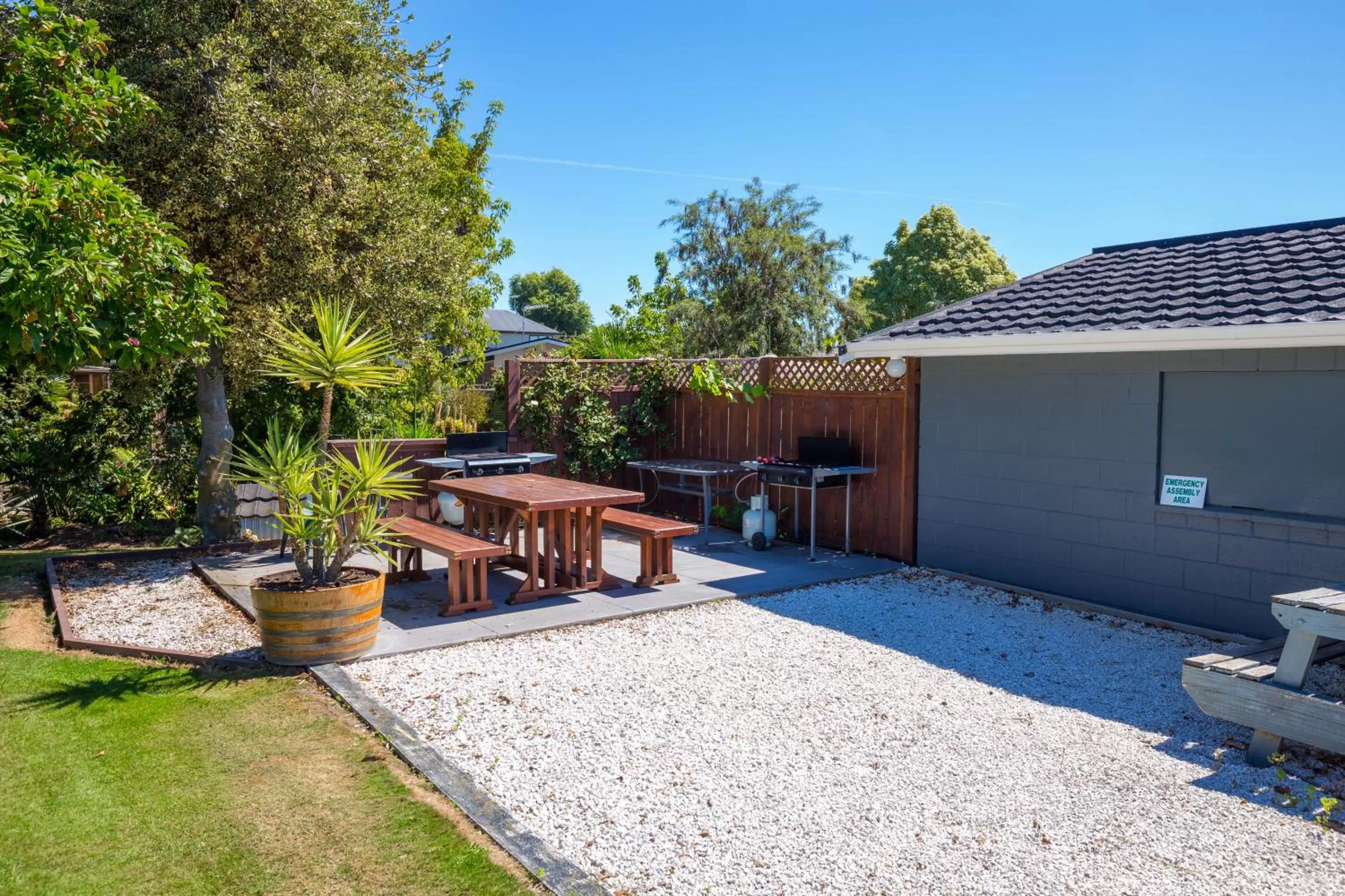 BBQ facilities in Middle Park Motel