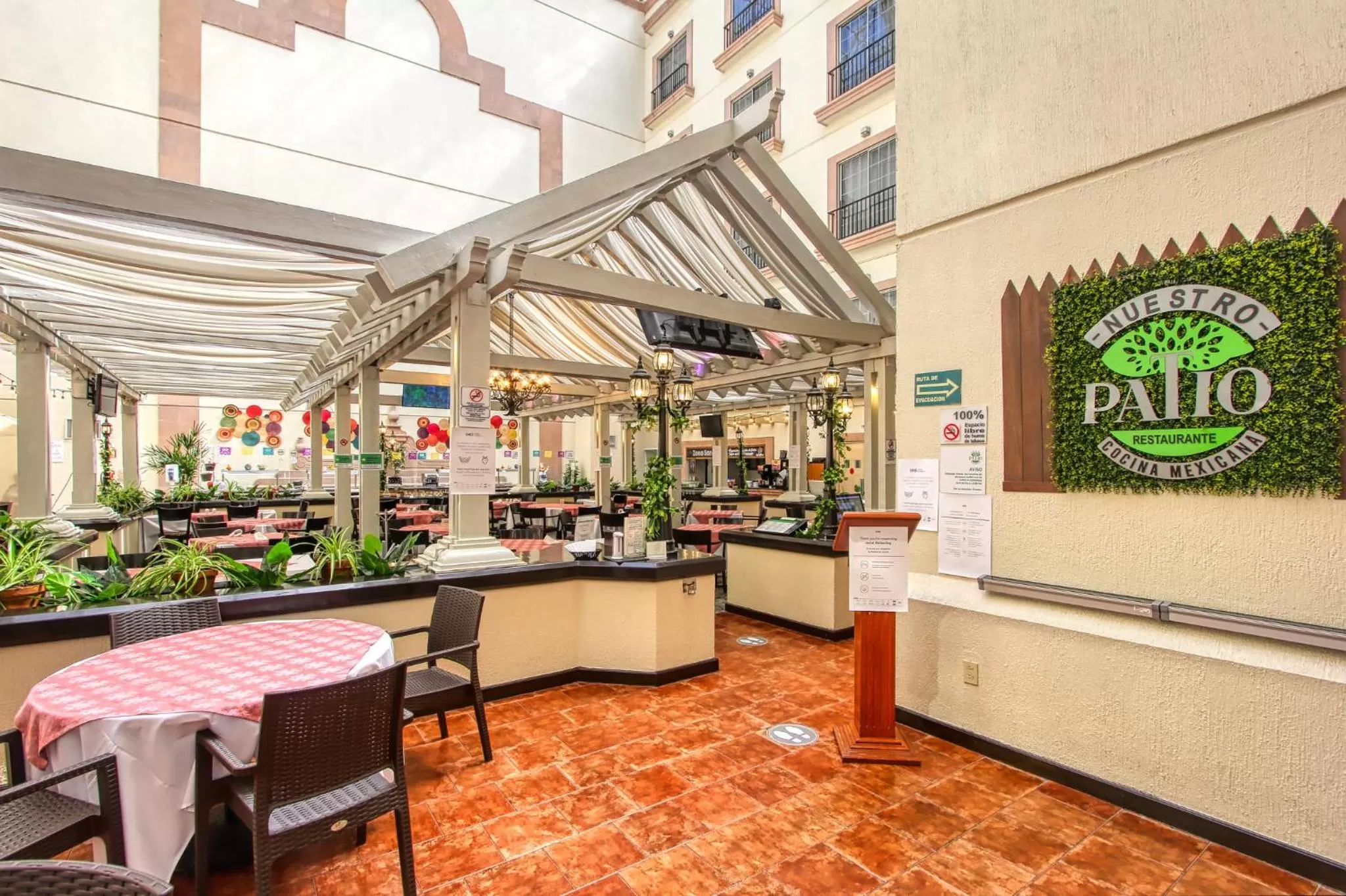 Restaurant/places to eat in Holiday Inn Leon by IHG