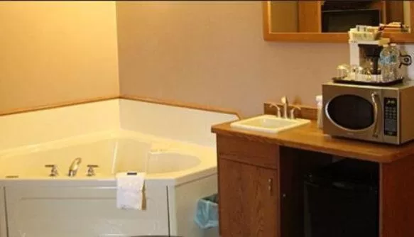 Spa and wellness centre/facilities in Canway Inn & Suites