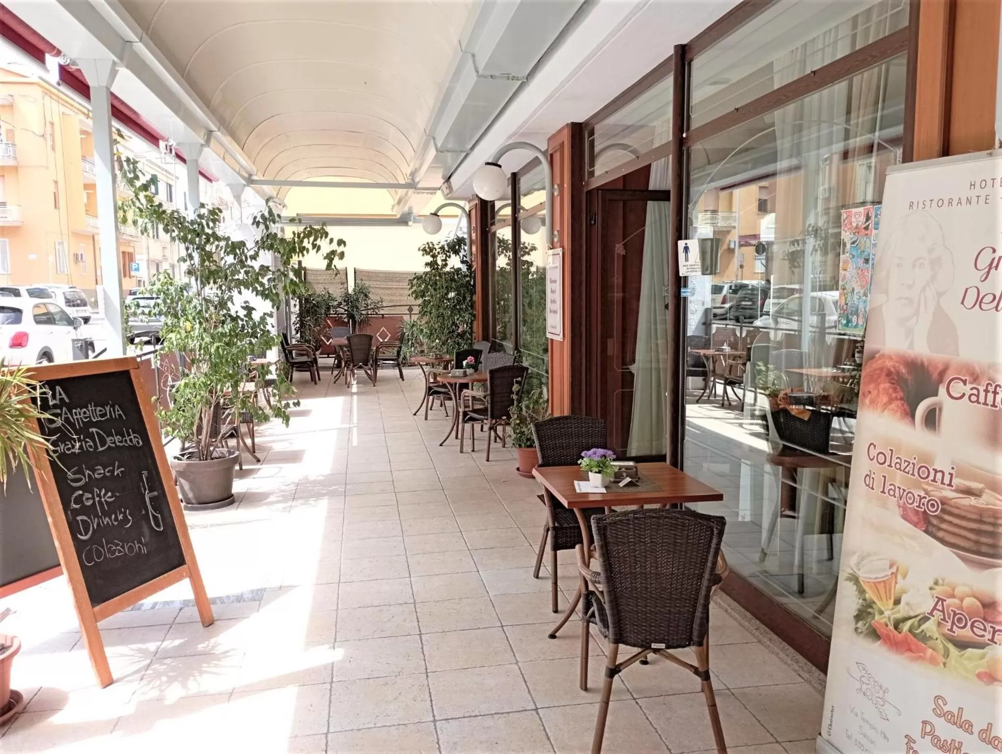 Restaurant/places to eat in Hotel Grazia Deledda