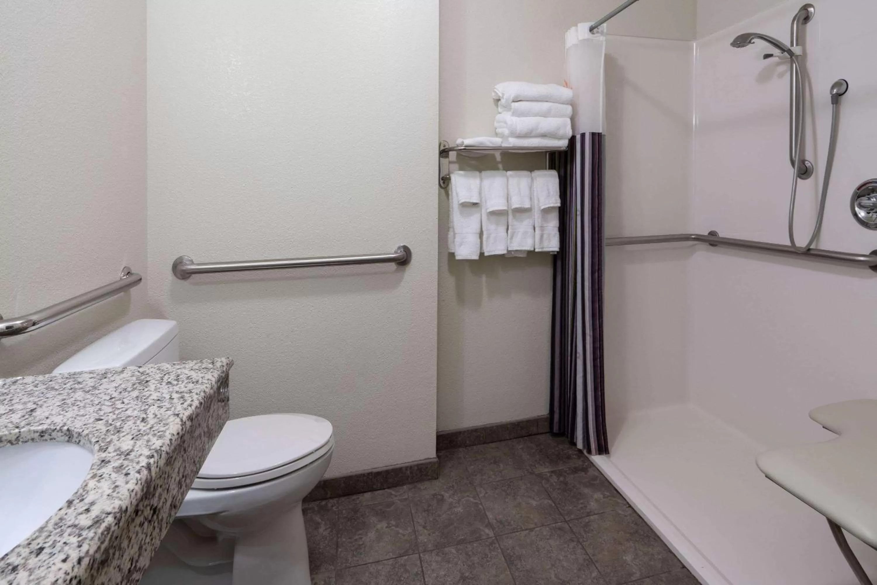 Shower in La Quinta Inn & Suites by Wyndham Loveland Estes Park
