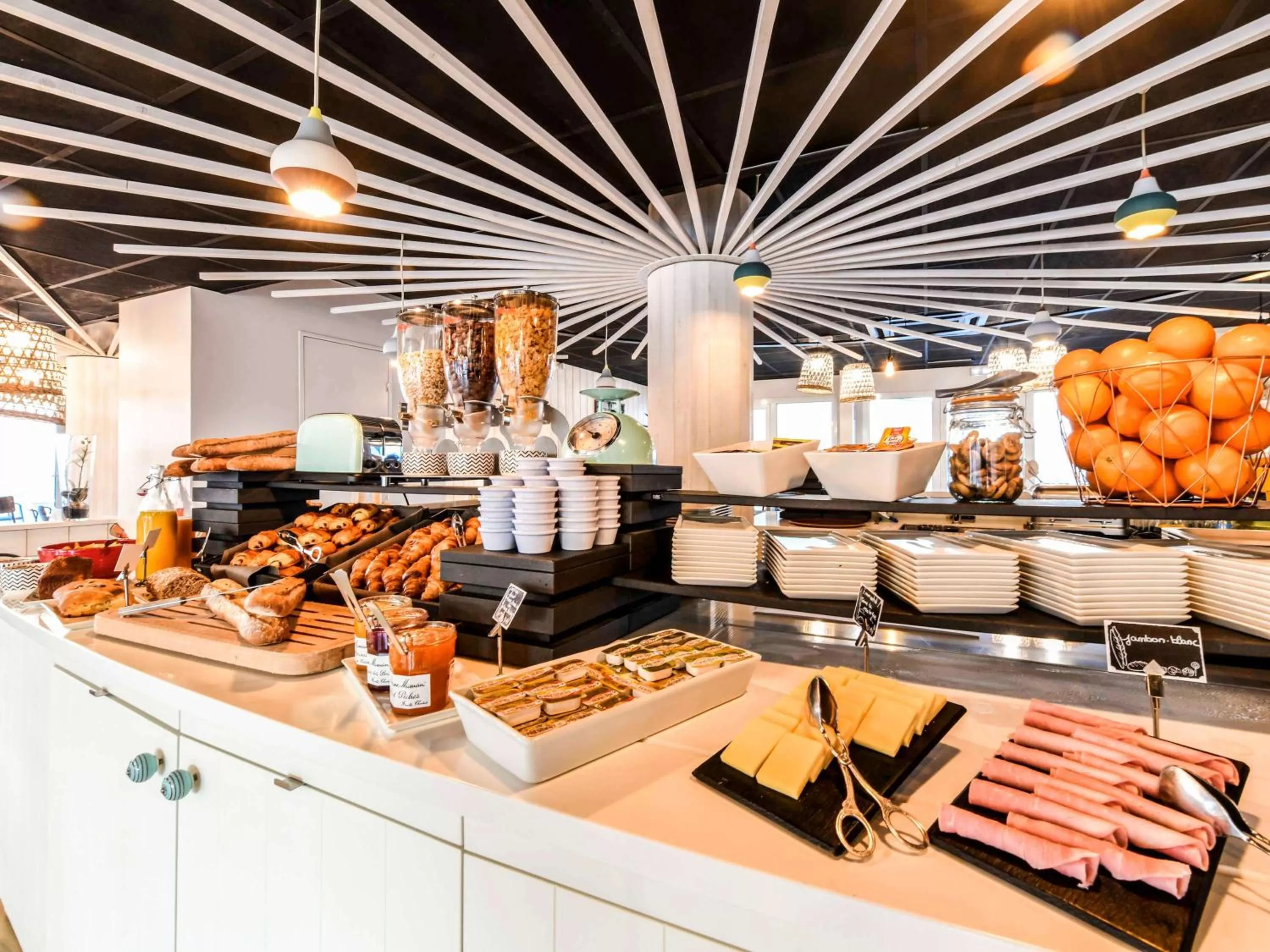 Restaurant/places to eat in ibis styles La Rochelle Thalasso Chatelaillon