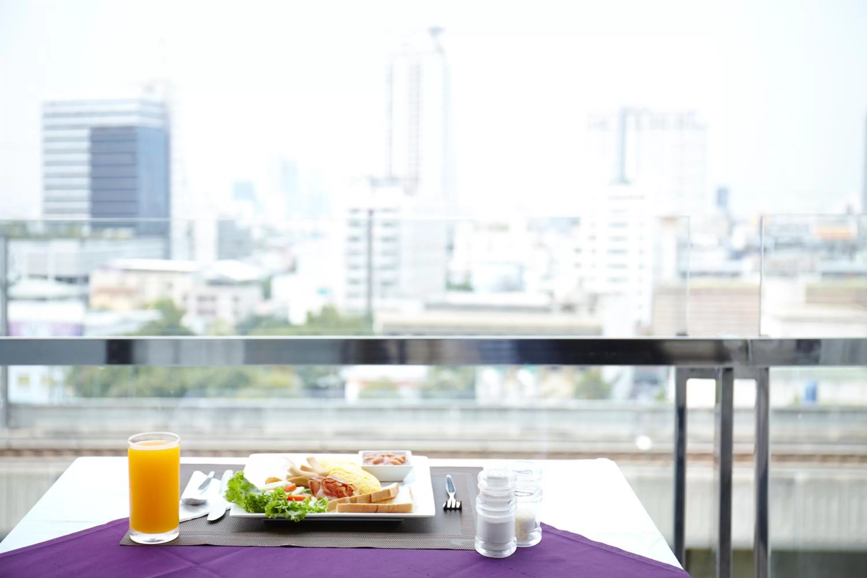 American breakfast in Baiyoke Boutique Hotel
