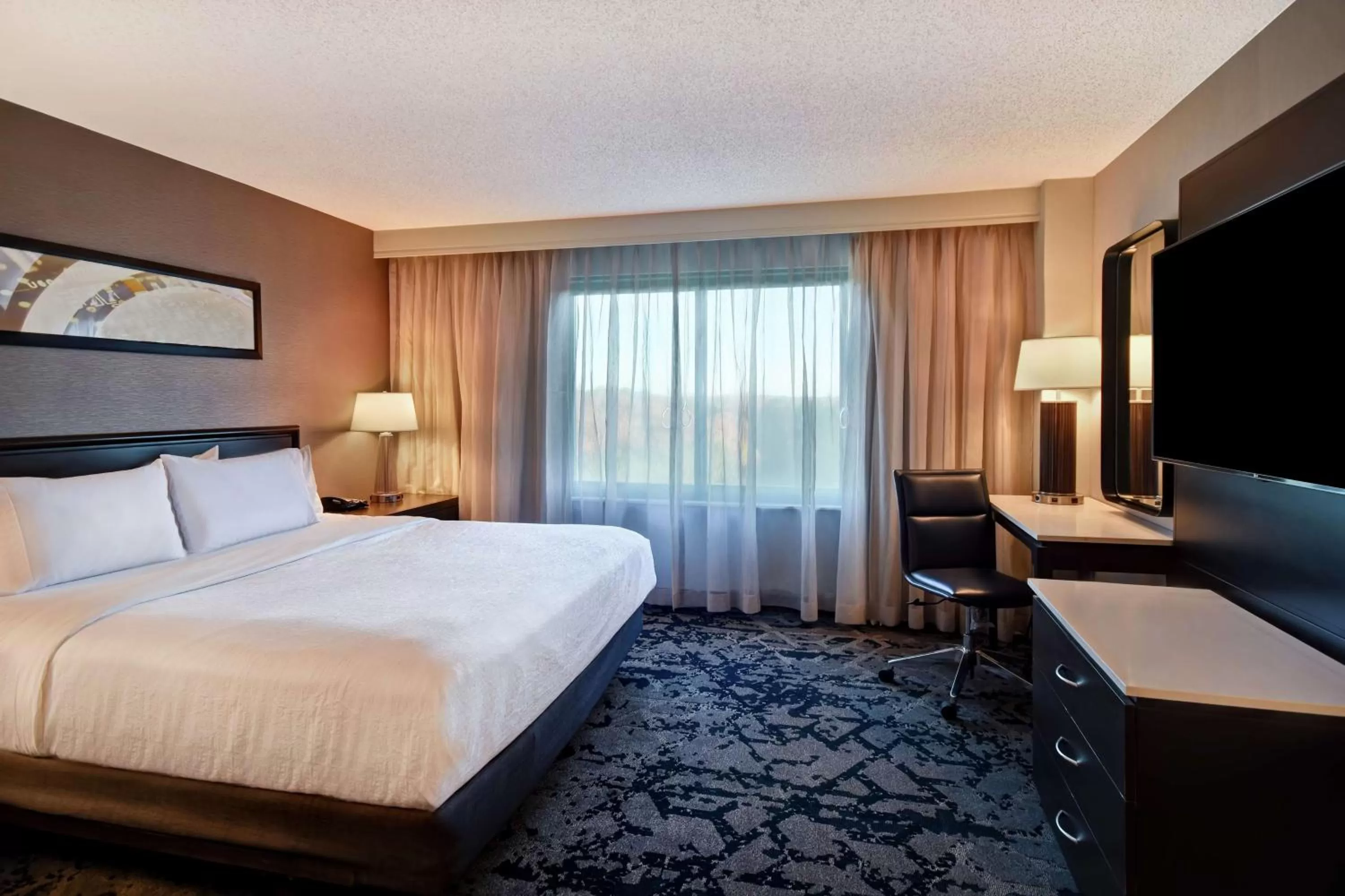 Bed in Embassy Suites by Hilton Raleigh Durham Research Triangle