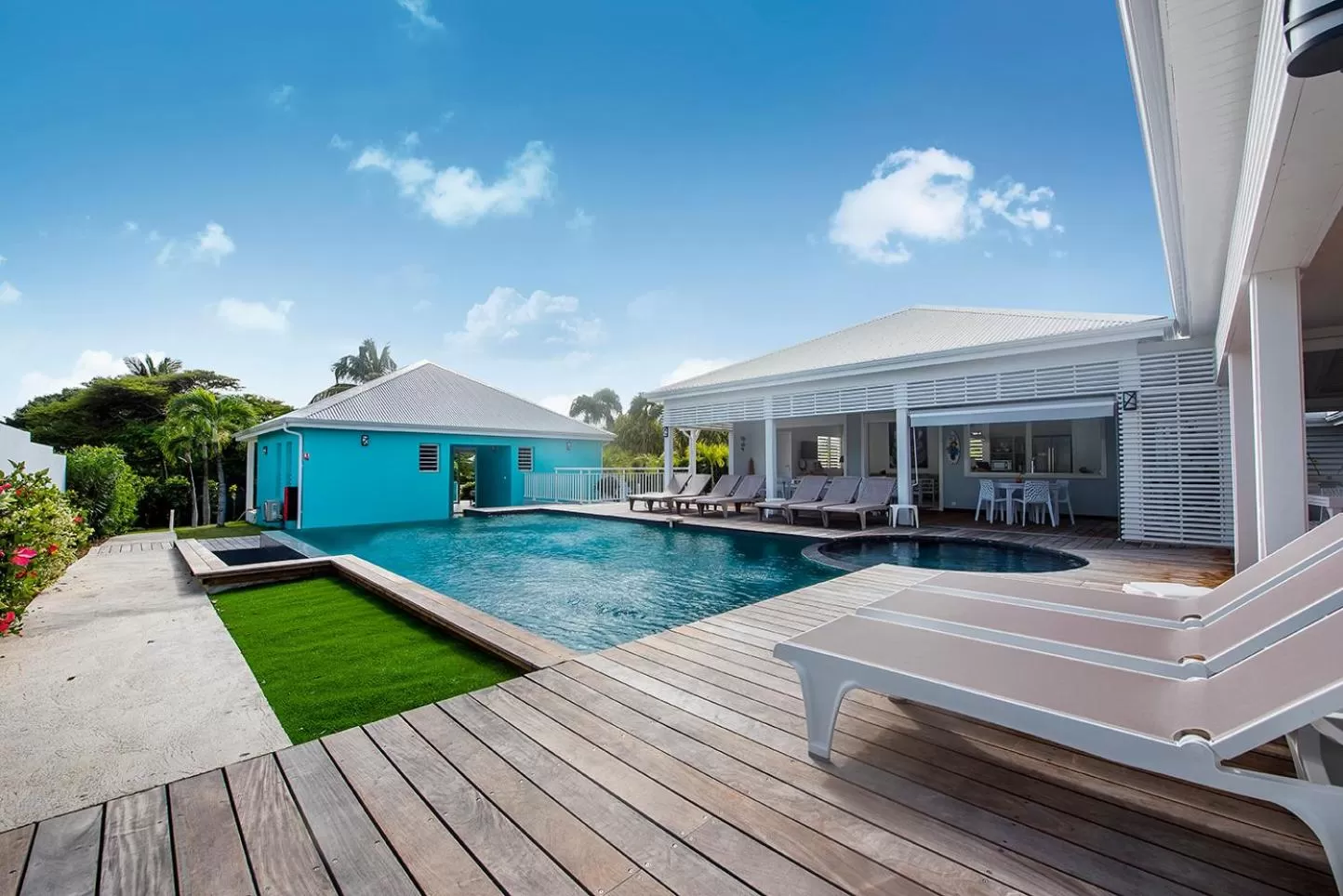 Property building, Swimming Pool in Hôtel La Christophine