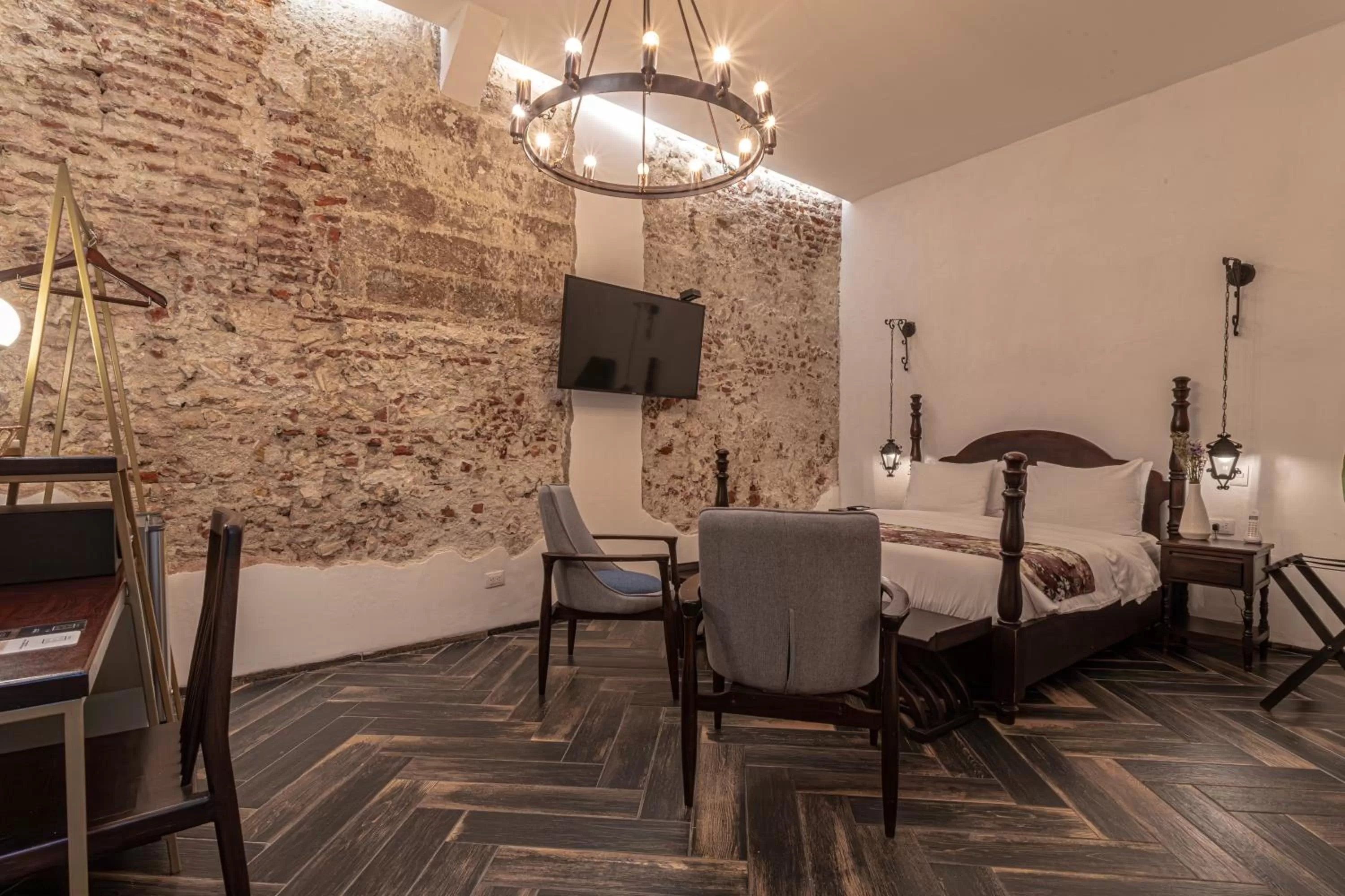 Photo of the whole room, Bed in Soy Local Insignia