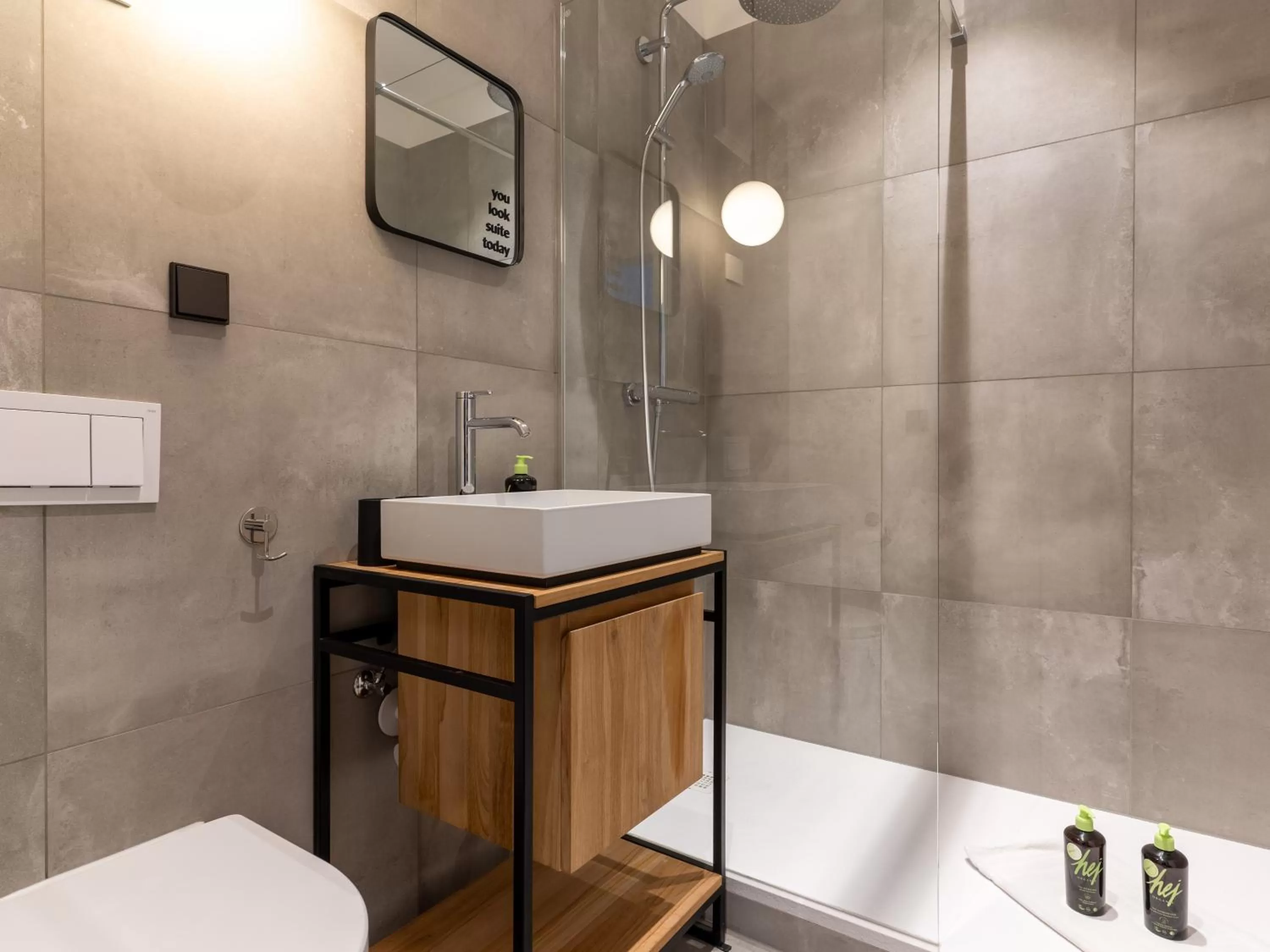 Shower in Limehome Erfurt Schmidtstedter Straße