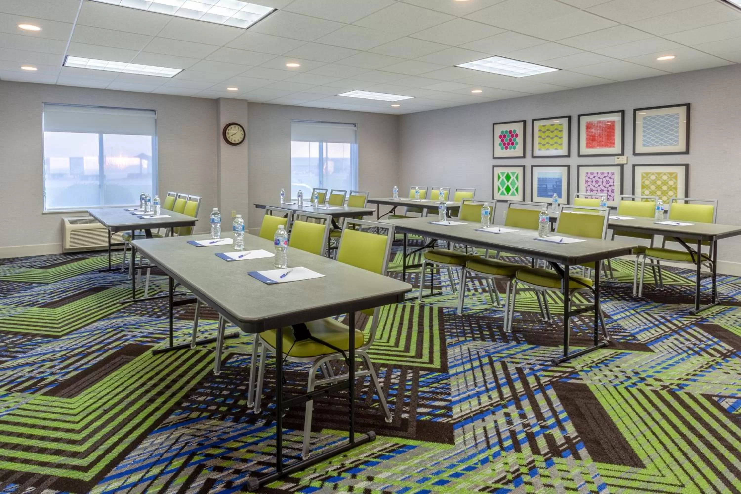 Meeting/conference room in Holiday Inn Express & Suites Vandalia by IHG