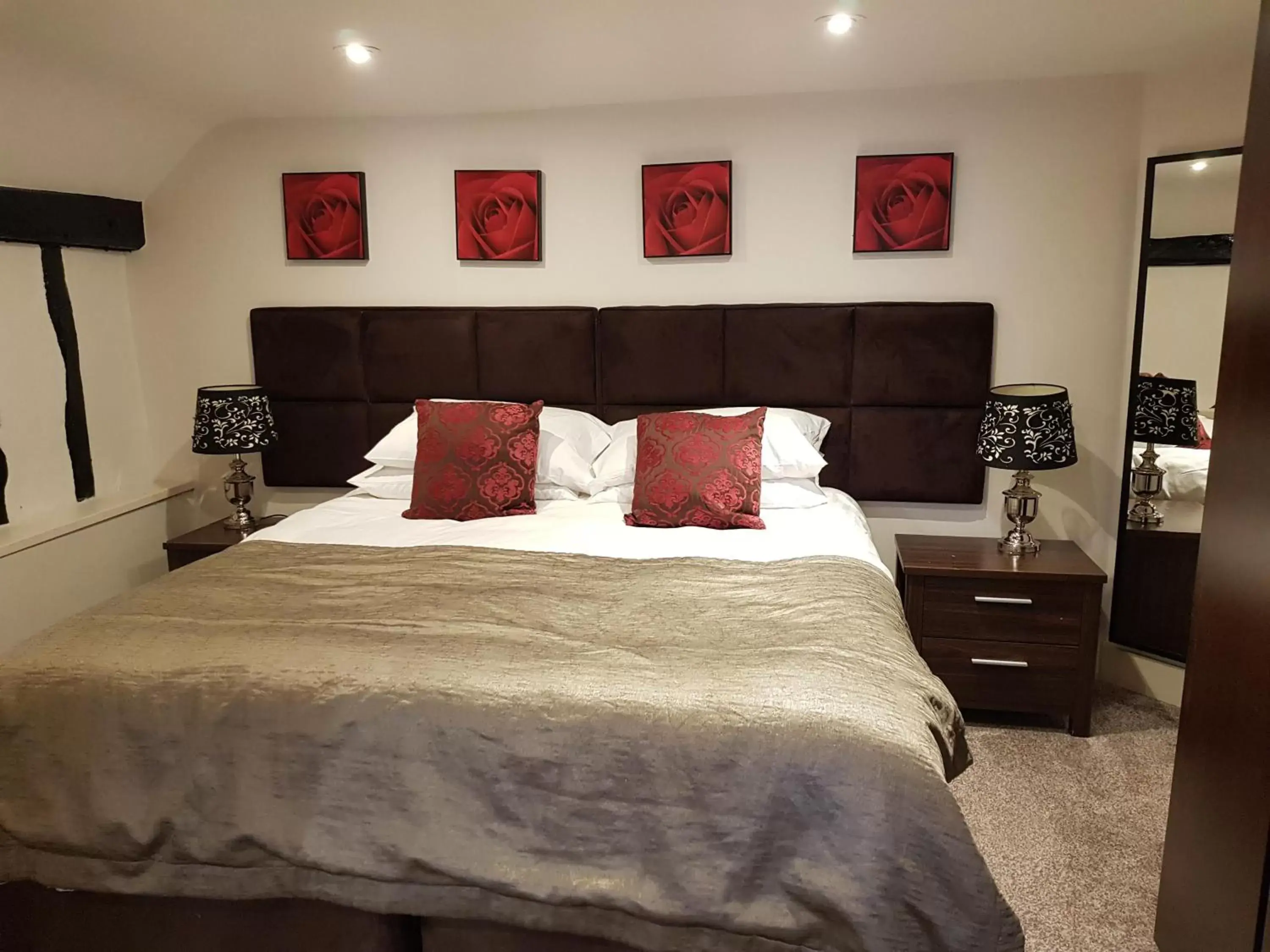 Deluxe Suite in The Cricketers Arms Deluxe Suite in The Cricketers Arms