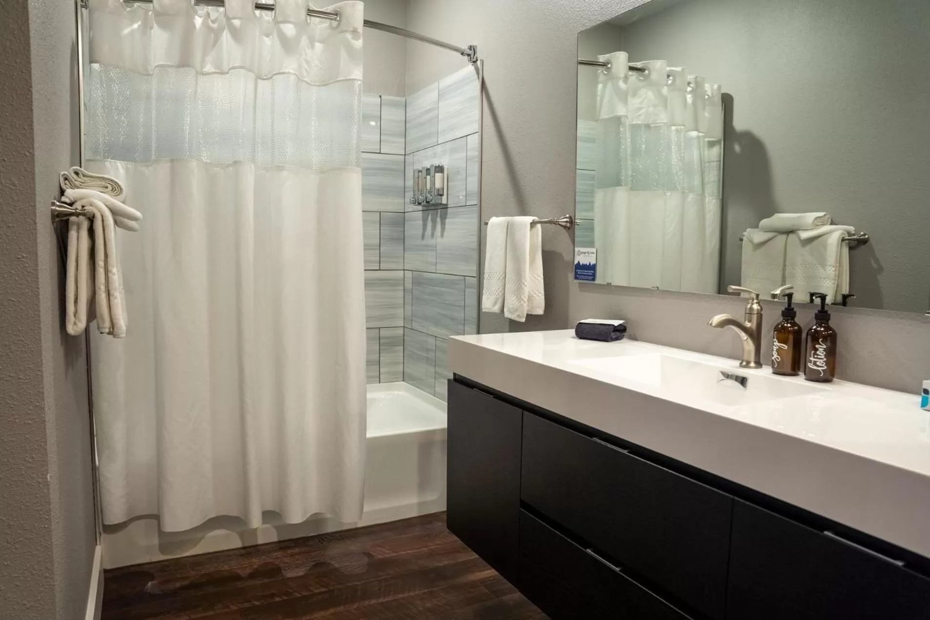 Bathroom in Blue Elk Inn