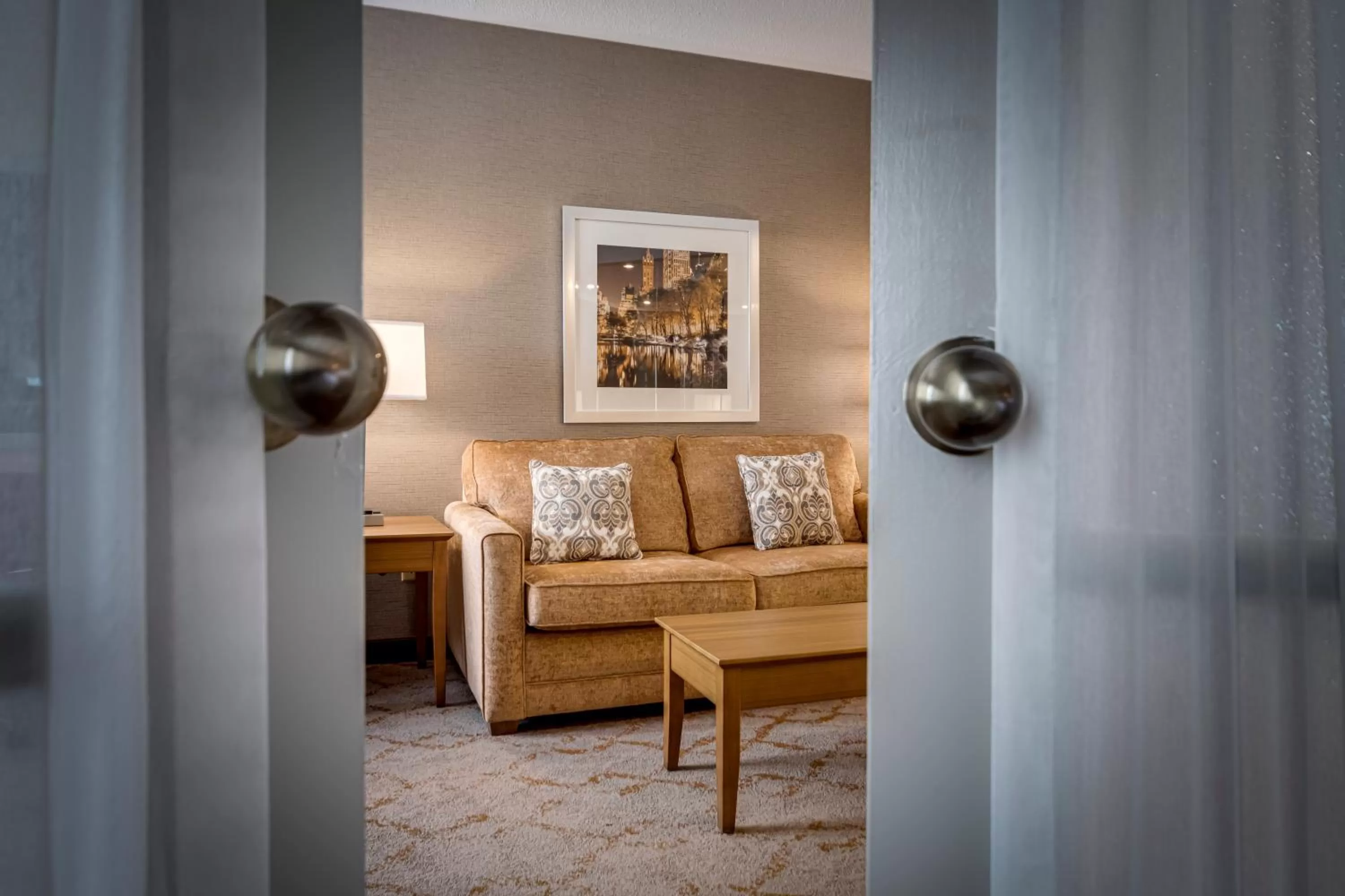 Seating area, Bed in Monte Carlo Inn Vaughan Suites