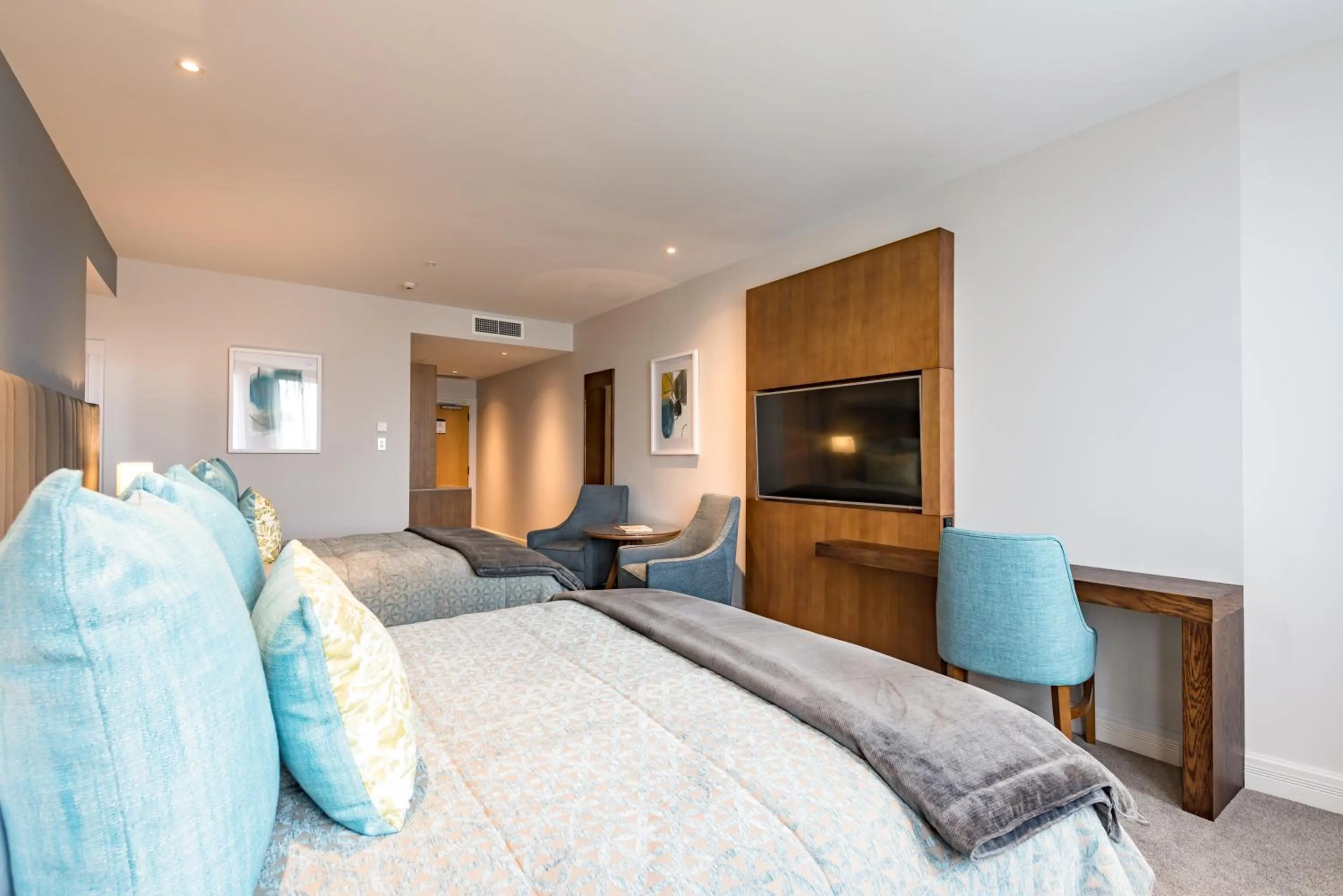 Photo of the whole room, Bed in Distinction Christchurch Hotel