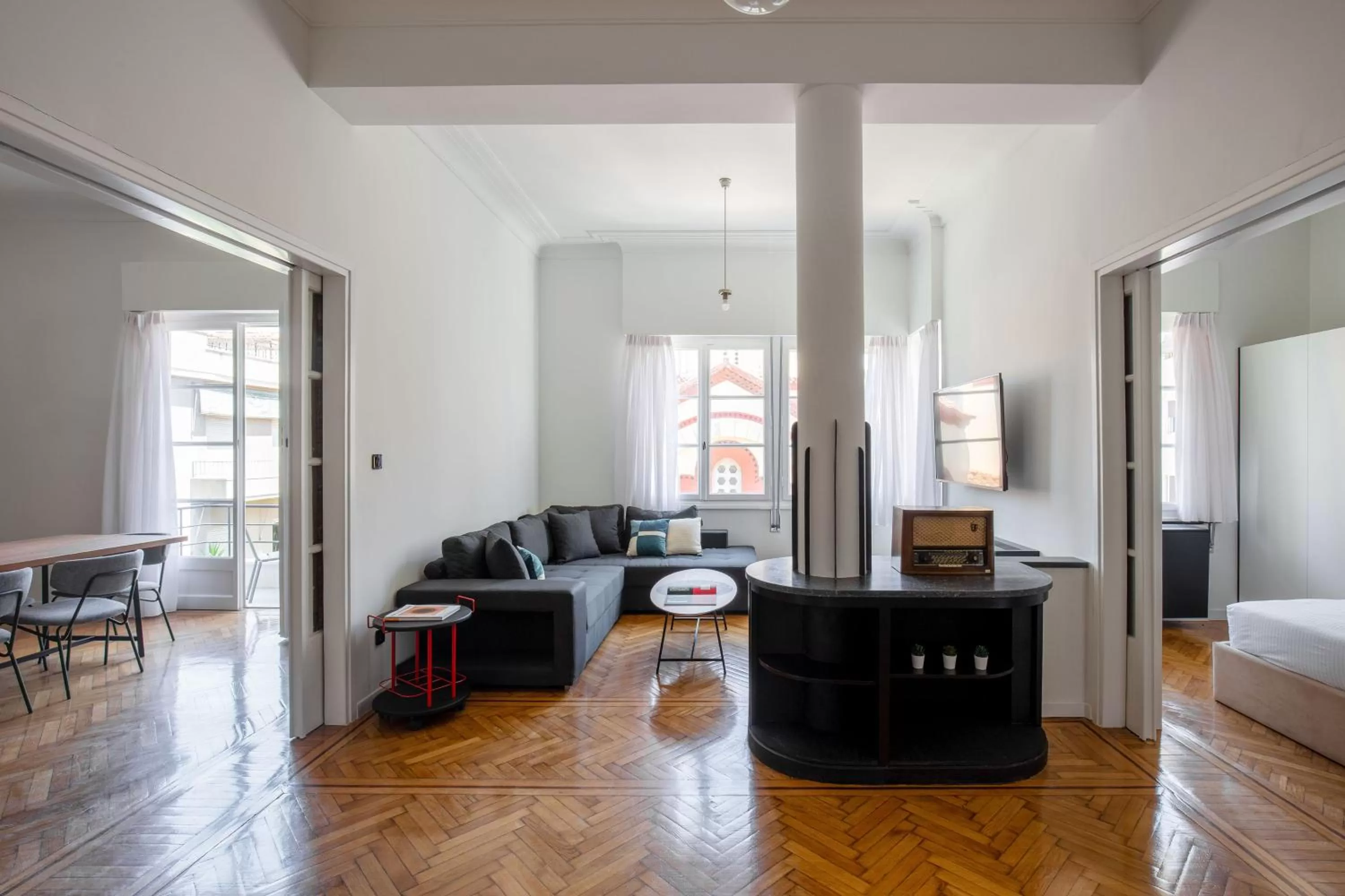 Living room, Seating Area in ZOIA The Met by UPSTREET