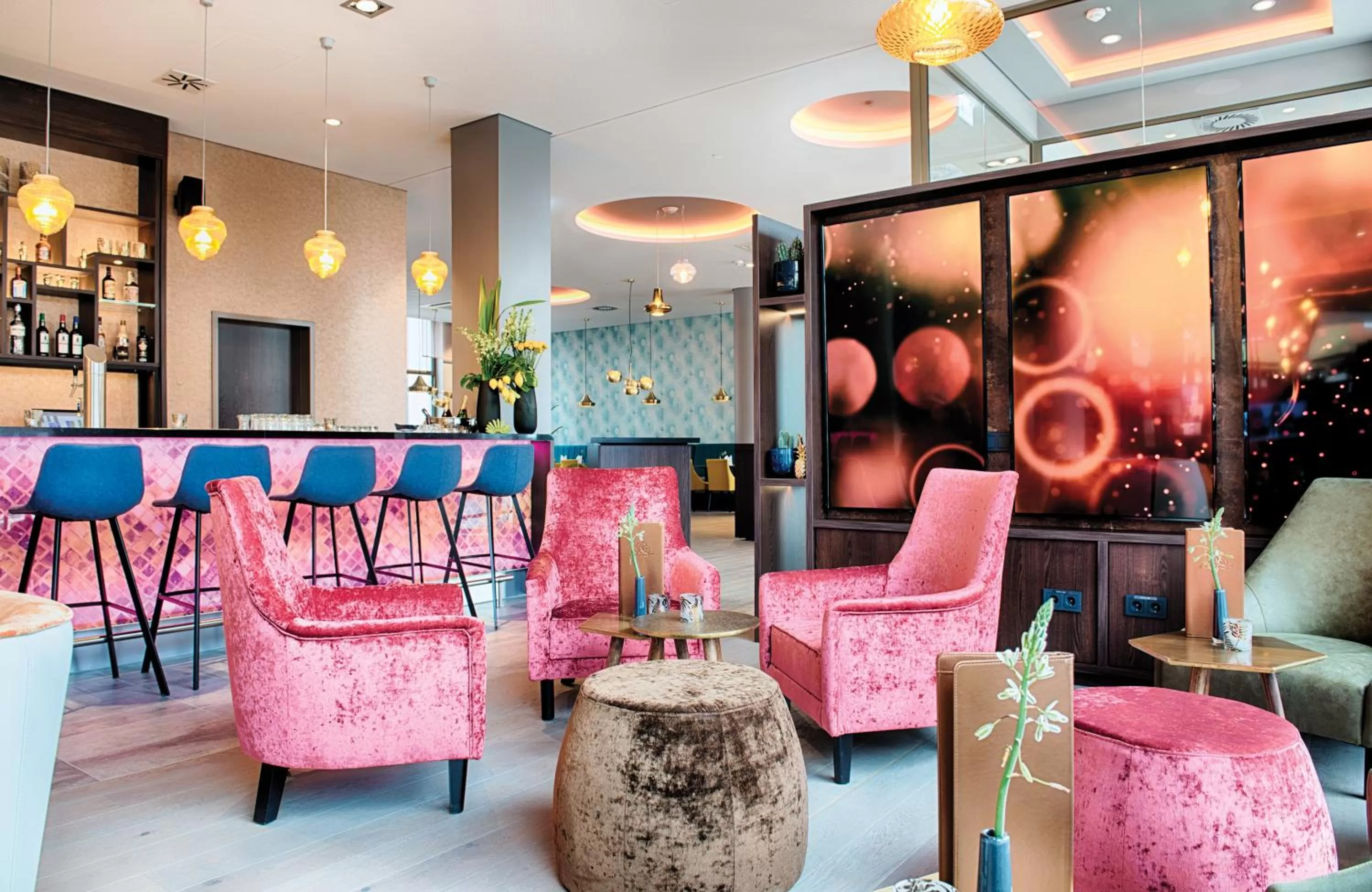 Lounge or bar in Leonardo Royal Hotel Ulm