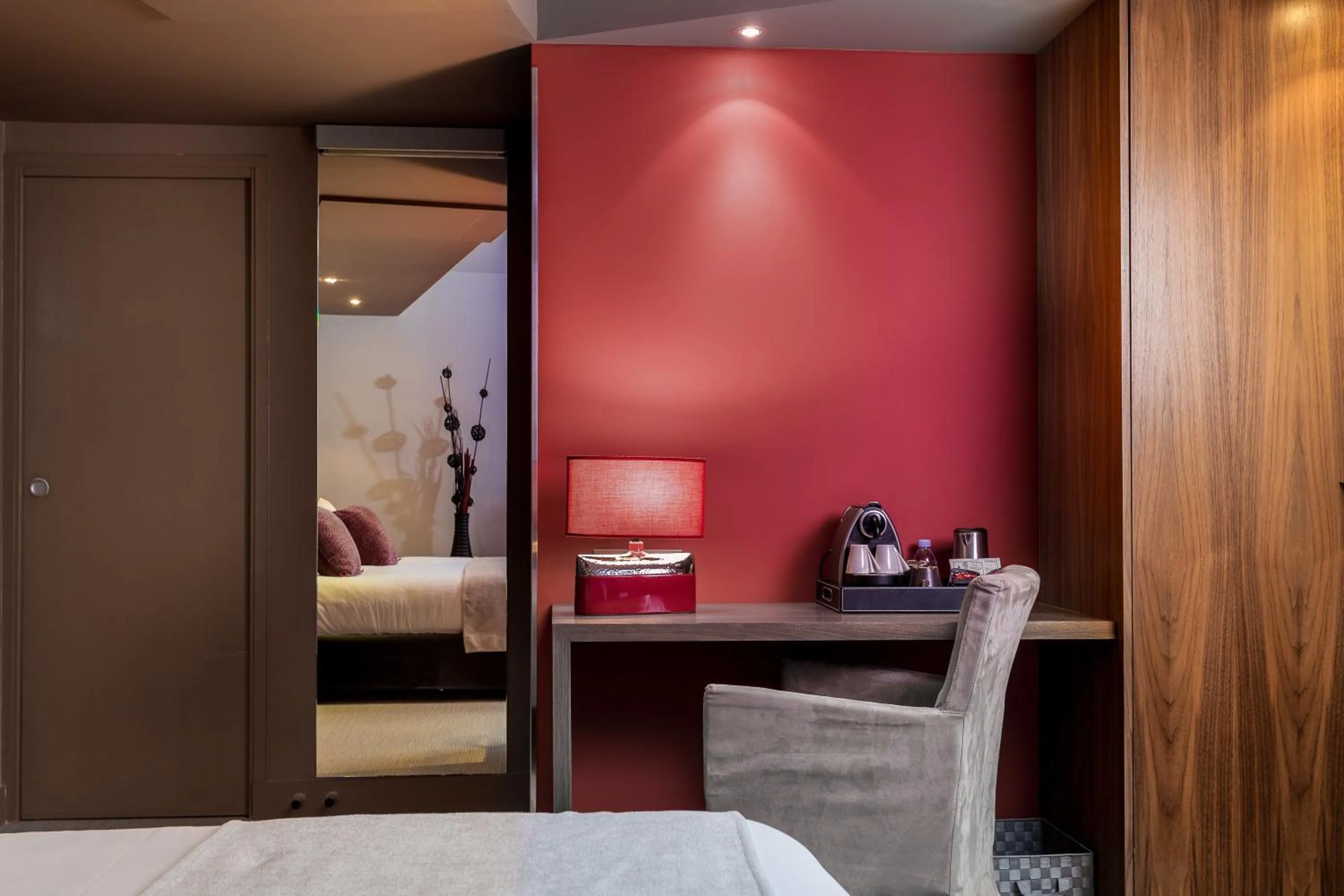 Coffee/tea facilities, Bed in Hotel Restaurant Spa Ivan Vautier