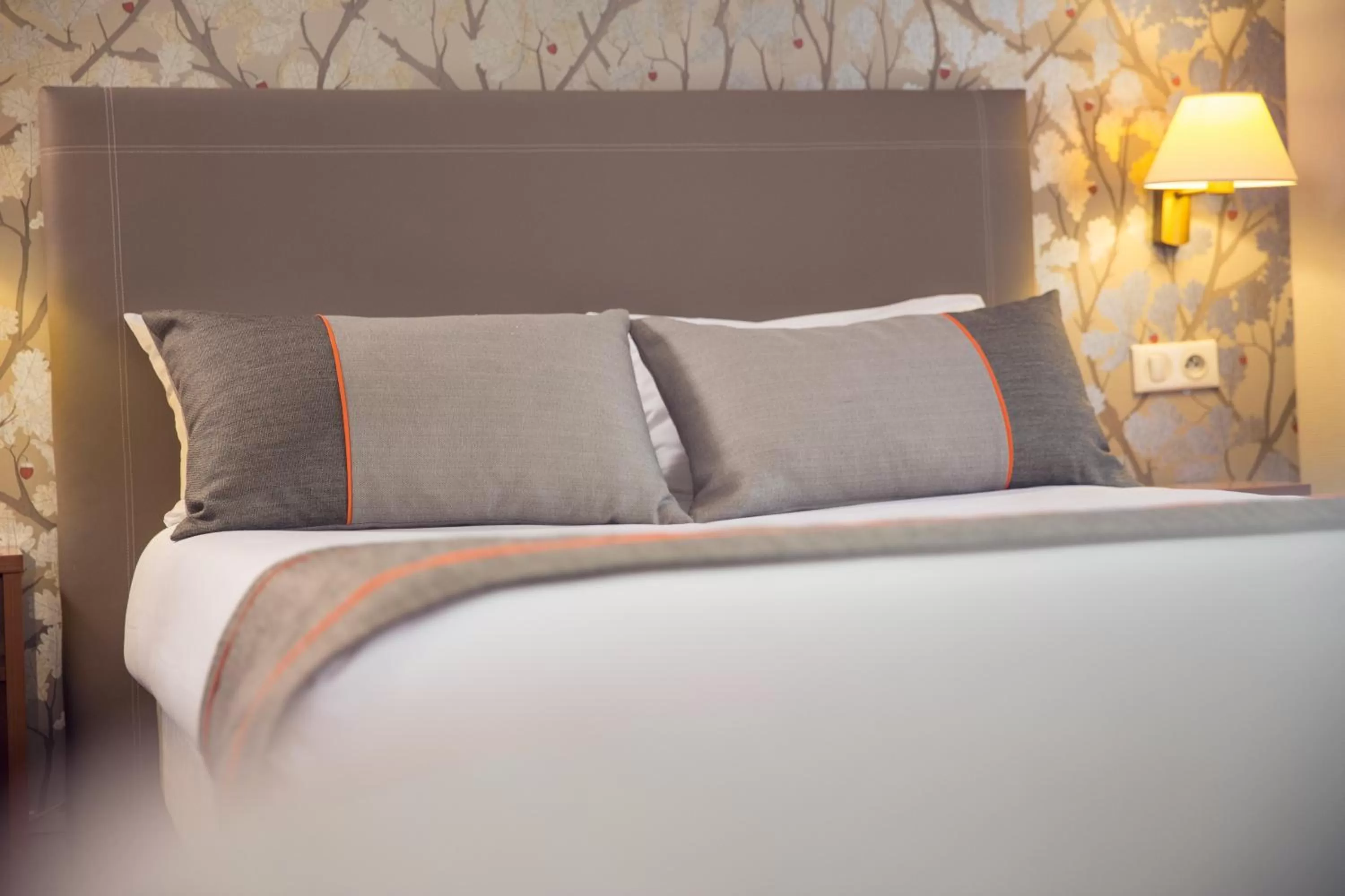 Bedroom, Bed in Timhotel Tour Eiffel