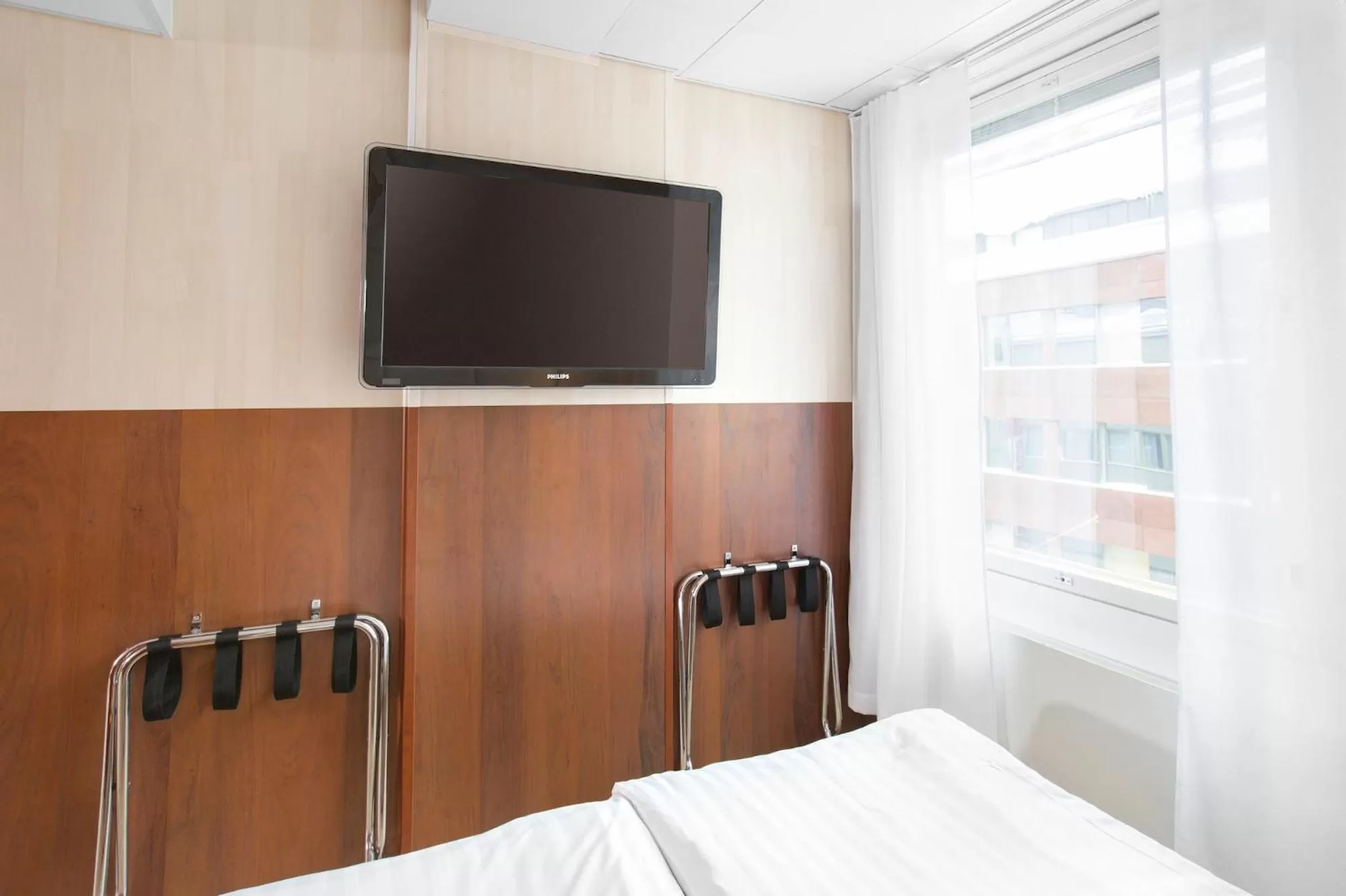 TV and multimedia, Bed in Omena Hotel Helsinki Lönnrotinkatu