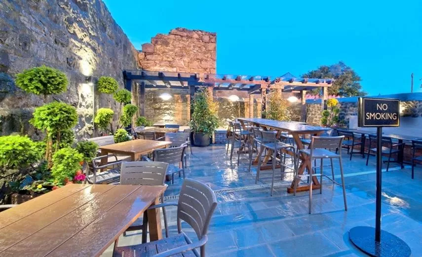 People in The Saltoun Inn