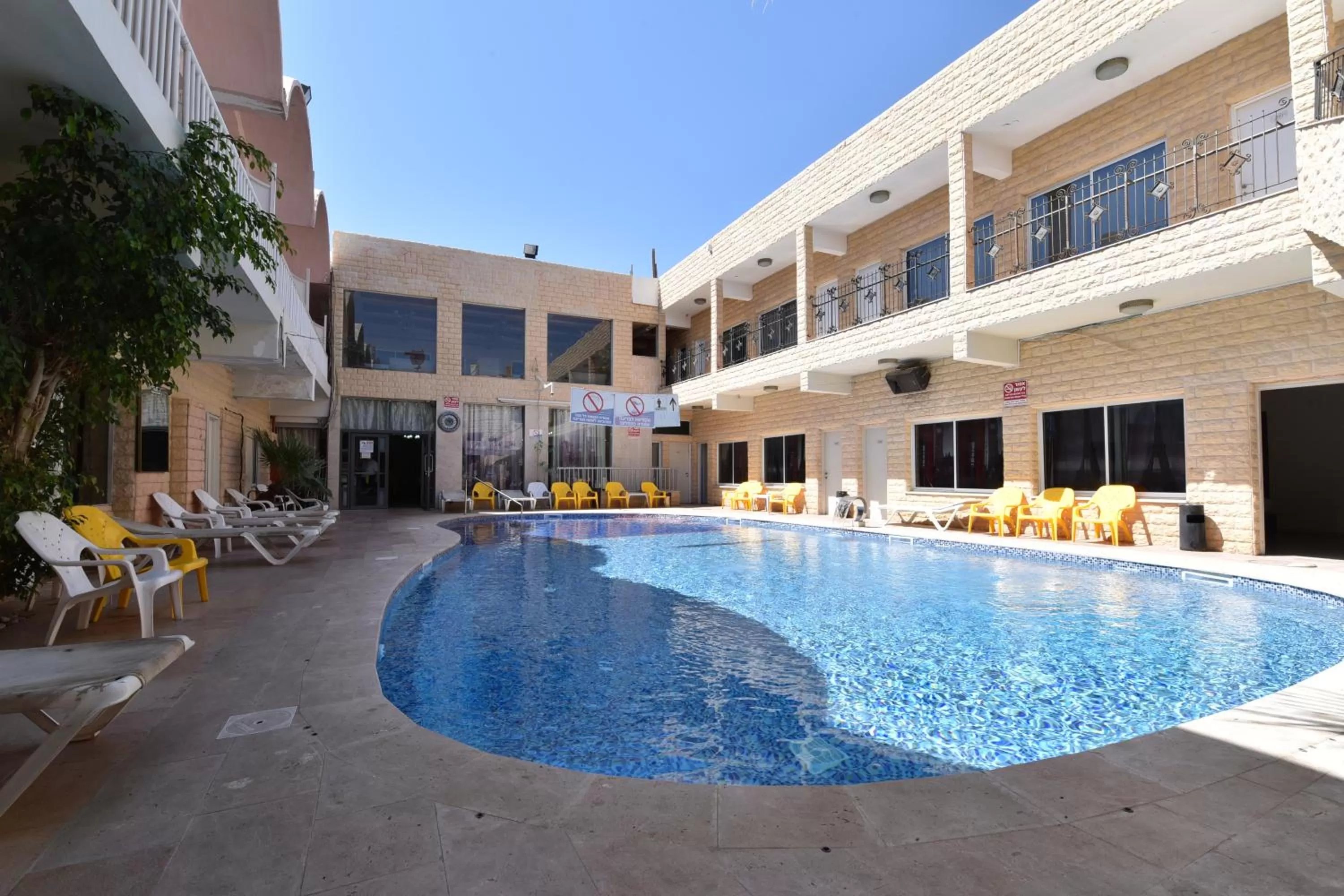 Swimming pool in Hotel Maman