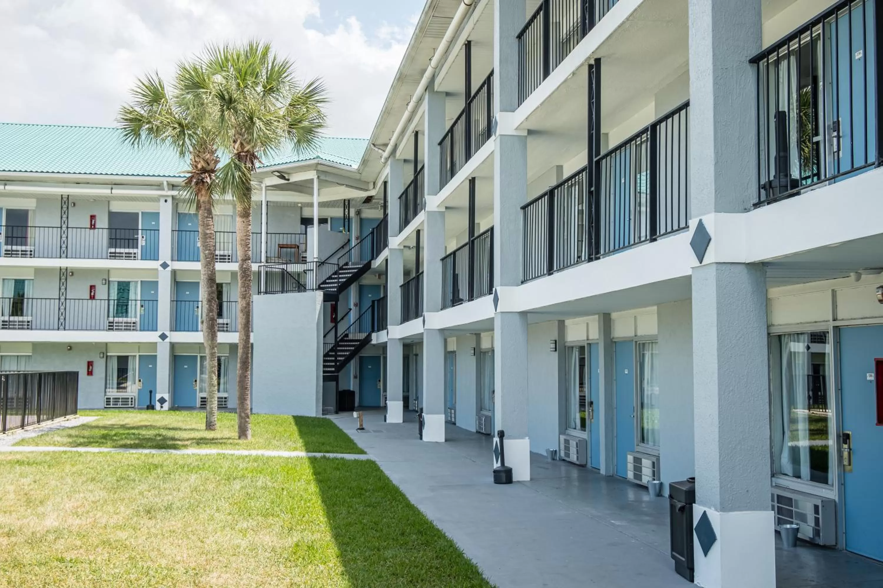 Property building in Motel 6 - Altamonte Springs, FL