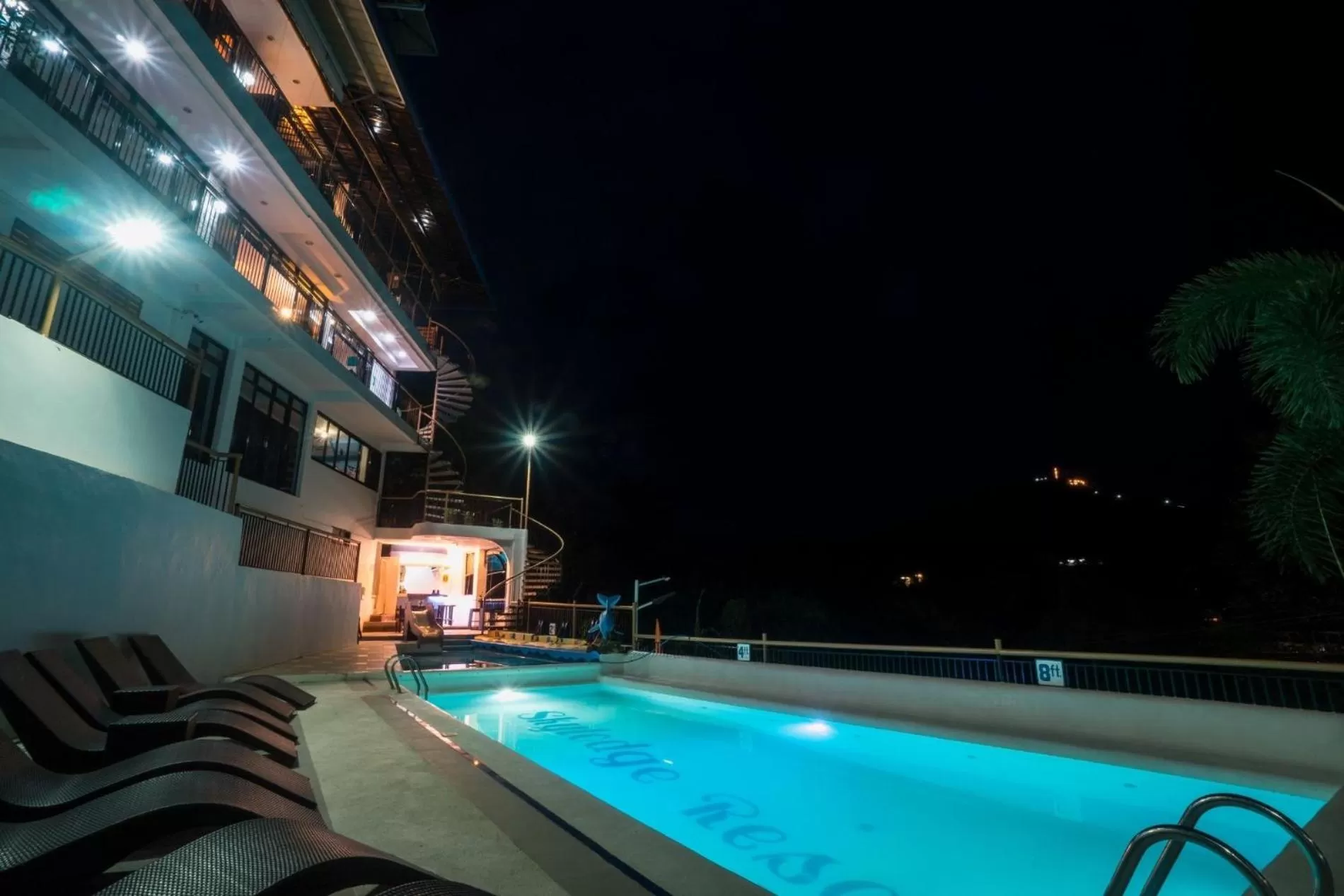 Swimming pool in Skylodge Resort