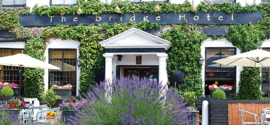 Facade/entrance in The Bridge Hotel
